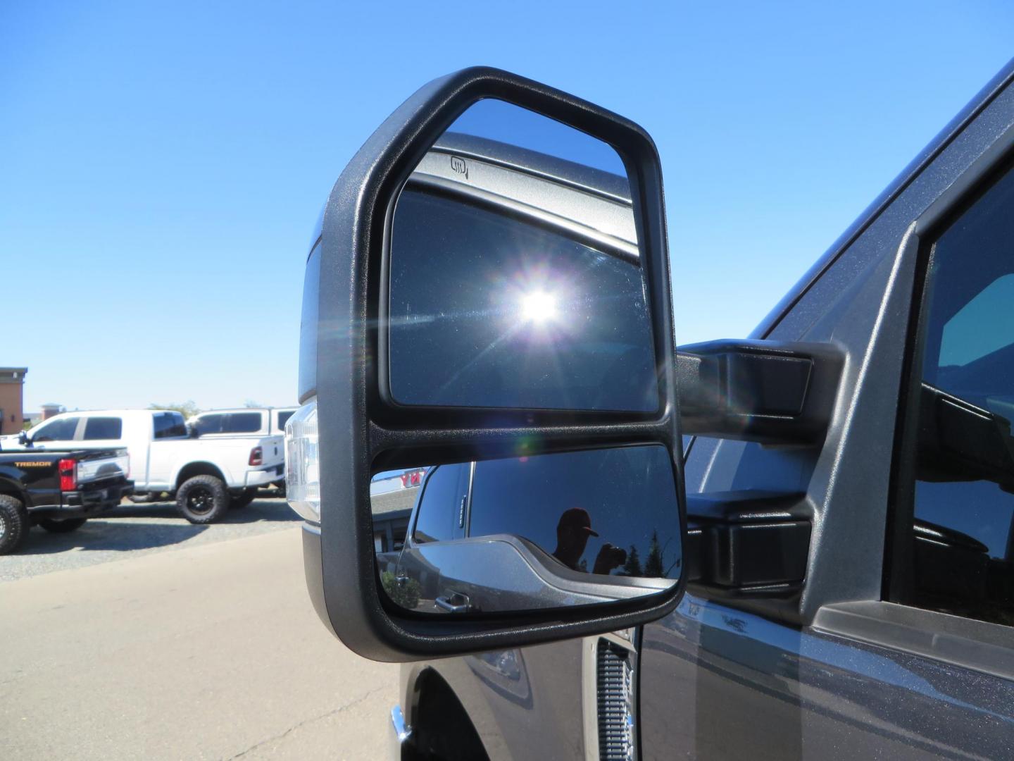 2019 Charcoal /BLACK Ford F250 Super Duty Crew Cab Lariat Crew Cab 4WD (1FT7W2BT0KE) with an V8 Turbo Diesel 6.7 Liter engine, Automatic 6-Spd w/SelectShift and TorqShift-G transmission, located at 2630 Grass Valley Highway, Auburn, CA, 95603, (530) 508-5100, 38.937893, -121.095482 - Features - BDS 4" radius arm suspension system, Fox 2.0 shocks, 37" NItto Ridge Grappler tires, 20" Method NV wheels, and window tint. - Photo#18