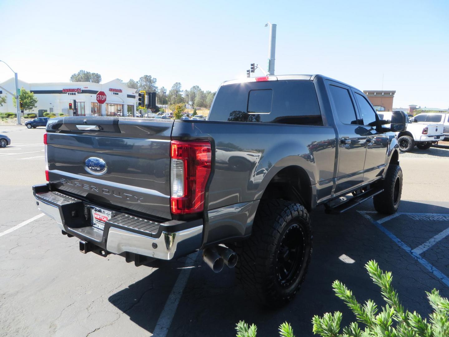 2019 Charcoal /BLACK Ford F250 Super Duty Crew Cab Lariat Crew Cab 4WD (1FT7W2BT0KE) with an V8 Turbo Diesel 6.7 Liter engine, Automatic 6-Spd w/SelectShift and TorqShift-G transmission, located at 2630 Grass Valley Highway, Auburn, CA, 95603, (530) 508-5100, 38.937893, -121.095482 - Features - BDS 4" radius arm suspension system, Fox 2.0 shocks, 37" NItto Ridge Grappler tires, 20" Method NV wheels, and window tint. - Photo#2