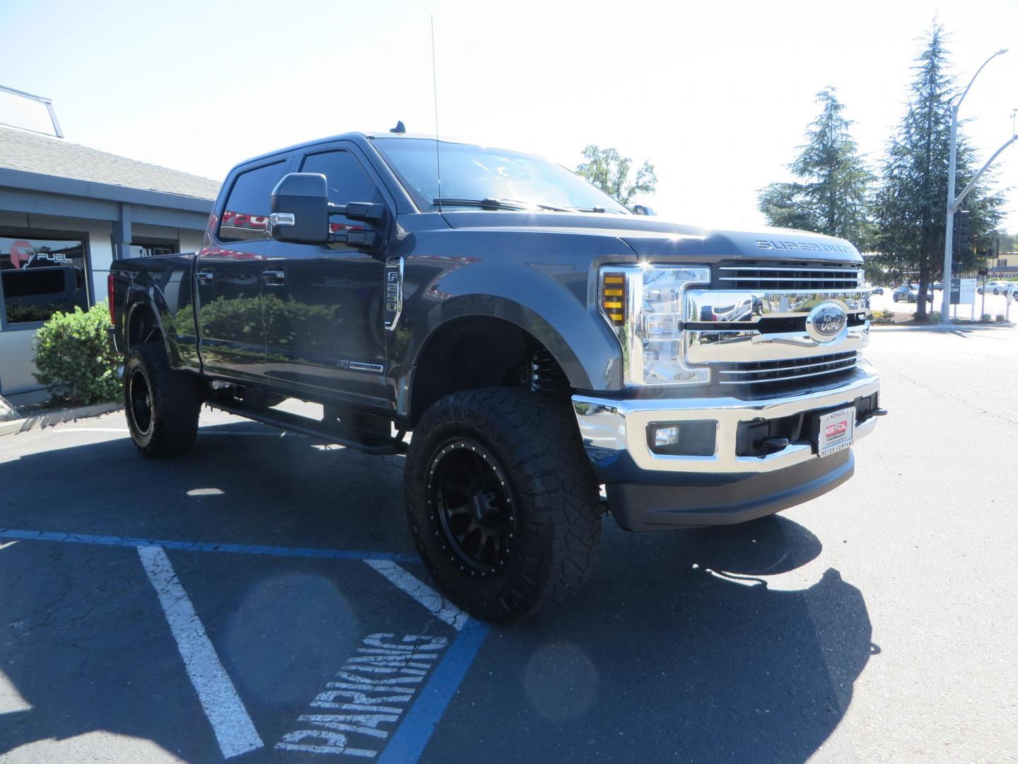 2019 Charcoal /BLACK Ford F250 Super Duty Crew Cab Lariat Crew Cab 4WD (1FT7W2BT0KE) with an V8 Turbo Diesel 6.7 Liter engine, Automatic 6-Spd w/SelectShift and TorqShift-G transmission, located at 2630 Grass Valley Highway, Auburn, CA, 95603, (530) 508-5100, 38.937893, -121.095482 - Features - BDS 4" radius arm suspension system, Fox 2.0 shocks, 37" NItto Ridge Grappler tires, 20" Method NV wheels, and window tint. - Photo#4