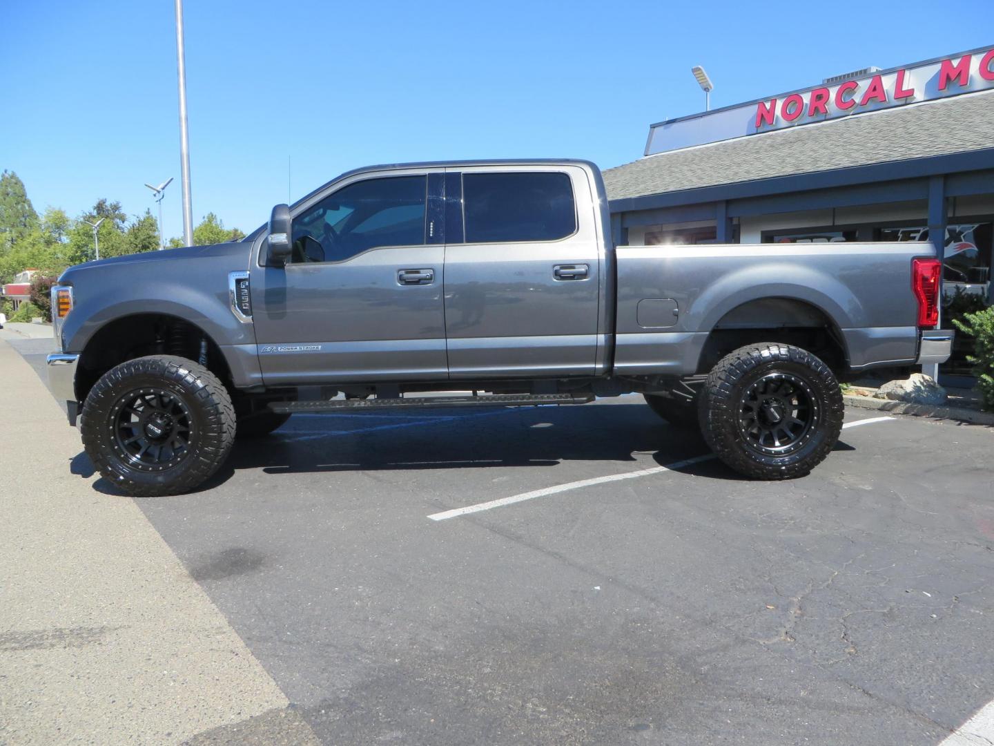 2019 Charcoal /BLACK Ford F250 Super Duty Crew Cab Lariat Crew Cab 4WD (1FT7W2BT0KE) with an V8 Turbo Diesel 6.7 Liter engine, Automatic 6-Spd w/SelectShift and TorqShift-G transmission, located at 2630 Grass Valley Highway, Auburn, CA, 95603, (530) 508-5100, 38.937893, -121.095482 - Features - BDS 4" radius arm suspension system, Fox 2.0 shocks, 37" NItto Ridge Grappler tires, 20" Method NV wheels, and window tint. - Photo#7