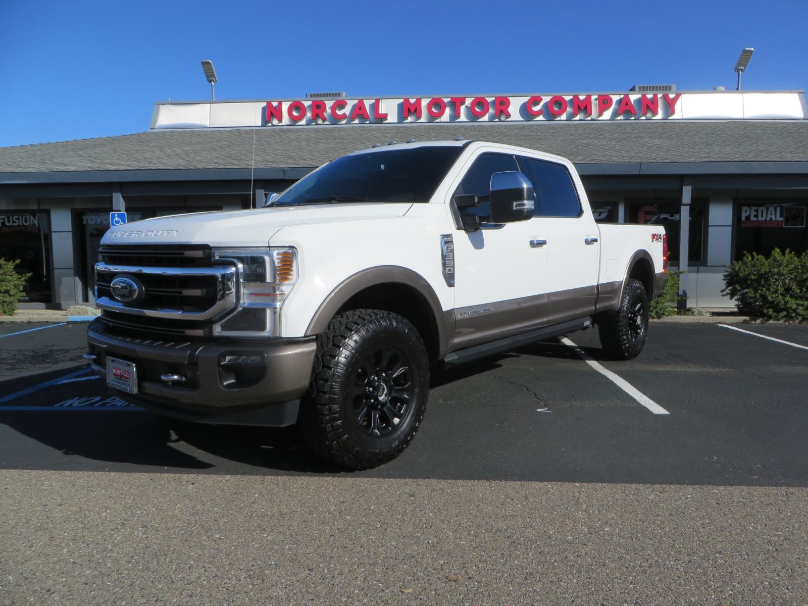 2020 WHITE / TAN Ford F-350 SD King Ranch Crew Cab Short Bed 4WD (1FT8W3BT9LE) with an 6.7L V8 OHV 16V DIESEL engine, 6A transmission, located at 2630 Grass Valley Highway, Auburn, CA, 95603, (530) 508-5100, 38.937893, -121.095482 - Photo #0