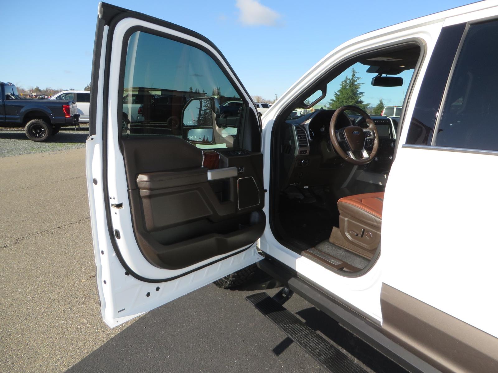 2020 WHITE / TAN Ford F-350 SD King Ranch Crew Cab Short Bed 4WD (1FT8W3BT9LE) with an 6.7L V8 OHV 16V DIESEL engine, 6A transmission, located at 2630 Grass Valley Highway, Auburn, CA, 95603, (530) 508-5100, 38.937893, -121.095482 - Photo #14