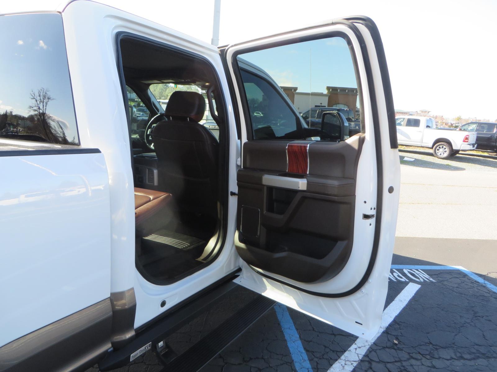 2020 WHITE / TAN Ford F-350 SD King Ranch Crew Cab Short Bed 4WD (1FT8W3BT9LE) with an 6.7L V8 OHV 16V DIESEL engine, 6A transmission, located at 2630 Grass Valley Highway, Auburn, CA, 95603, (530) 508-5100, 38.937893, -121.095482 - Photo #51
