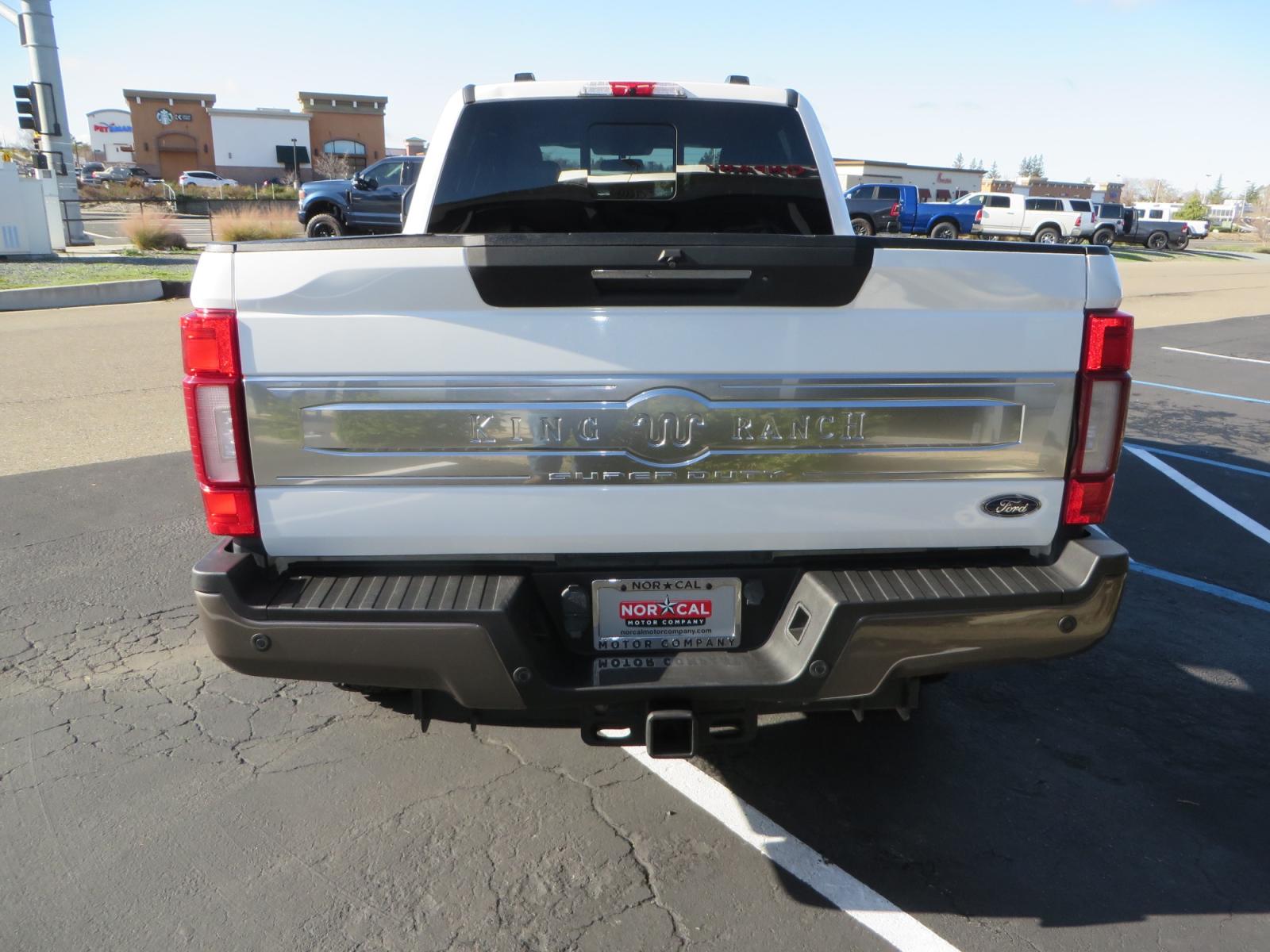 2020 WHITE / TAN Ford F-350 SD King Ranch Crew Cab Short Bed 4WD (1FT8W3BT9LE) with an 6.7L V8 OHV 16V DIESEL engine, 6A transmission, located at 2630 Grass Valley Highway, Auburn, CA, 95603, (530) 508-5100, 38.937893, -121.095482 - Photo #5