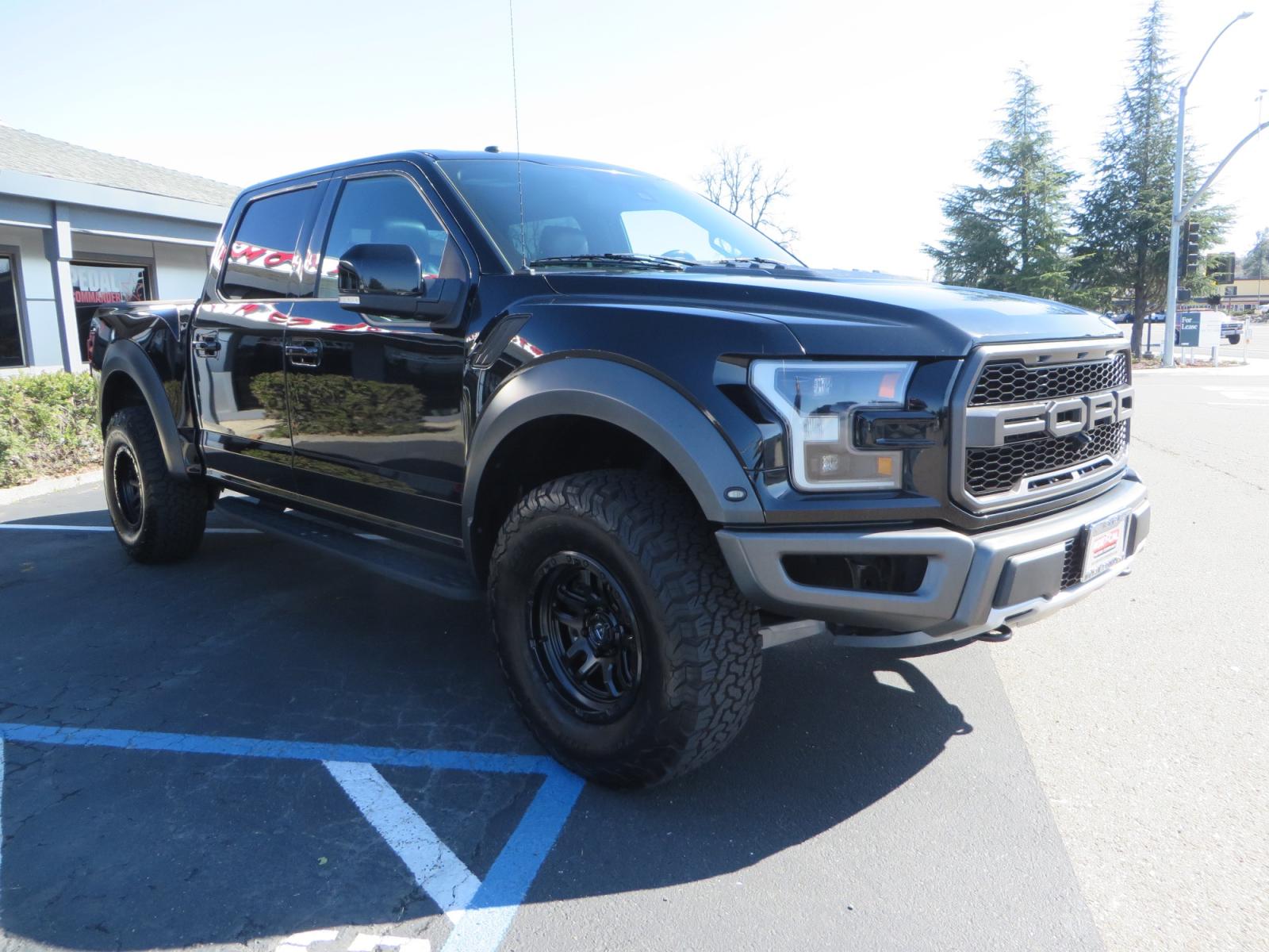 2018 Ford F-150 Raptor SuperCrew 4WD (1FTFW1RG5JF) with an 3.5 V6 engine, 6A transmission, located at 2630 Grass Valley Highway, Auburn, CA, 95603, (530) 508-5100, 38.937893, -121.095482 - Photo #2