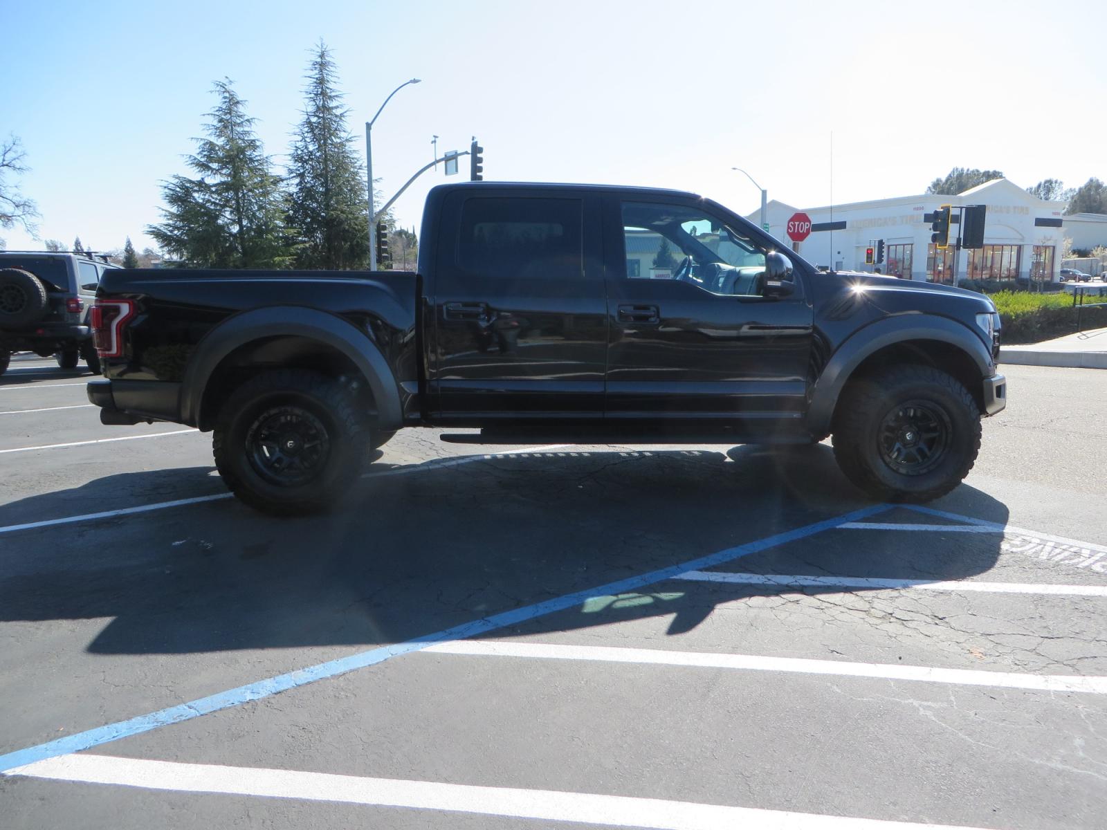 2018 Ford F-150 Raptor SuperCrew 4WD (1FTFW1RG5JF) with an 3.5 V6 engine, 6A transmission, located at 2630 Grass Valley Highway, Auburn, CA, 95603, (530) 508-5100, 38.937893, -121.095482 - Photo #3