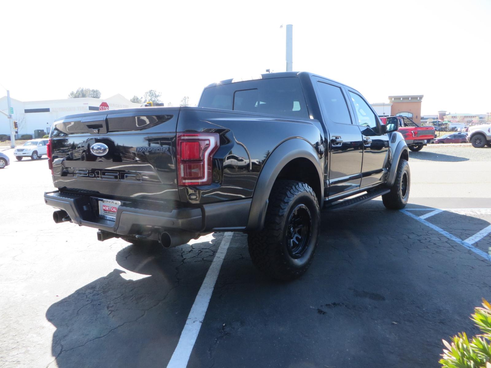 2018 Ford F-150 Raptor SuperCrew 4WD (1FTFW1RG5JF) with an 3.5 V6 engine, 6A transmission, located at 2630 Grass Valley Highway, Auburn, CA, 95603, (530) 508-5100, 38.937893, -121.095482 - Photo #4
