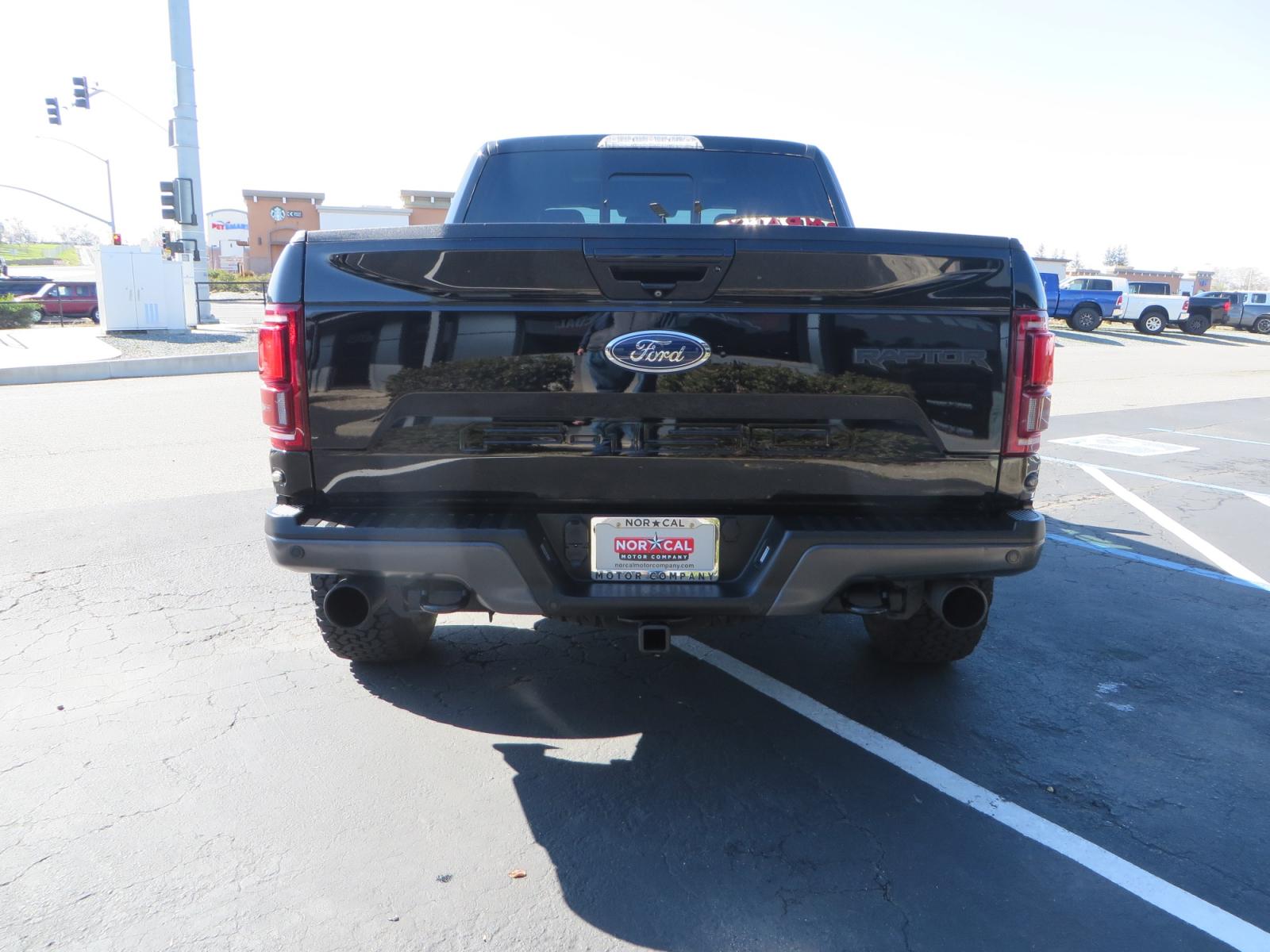 2018 Ford F-150 Raptor SuperCrew 4WD (1FTFW1RG5JF) with an 3.5 V6 engine, 6A transmission, located at 2630 Grass Valley Highway, Auburn, CA, 95603, (530) 508-5100, 38.937893, -121.095482 - Photo #5