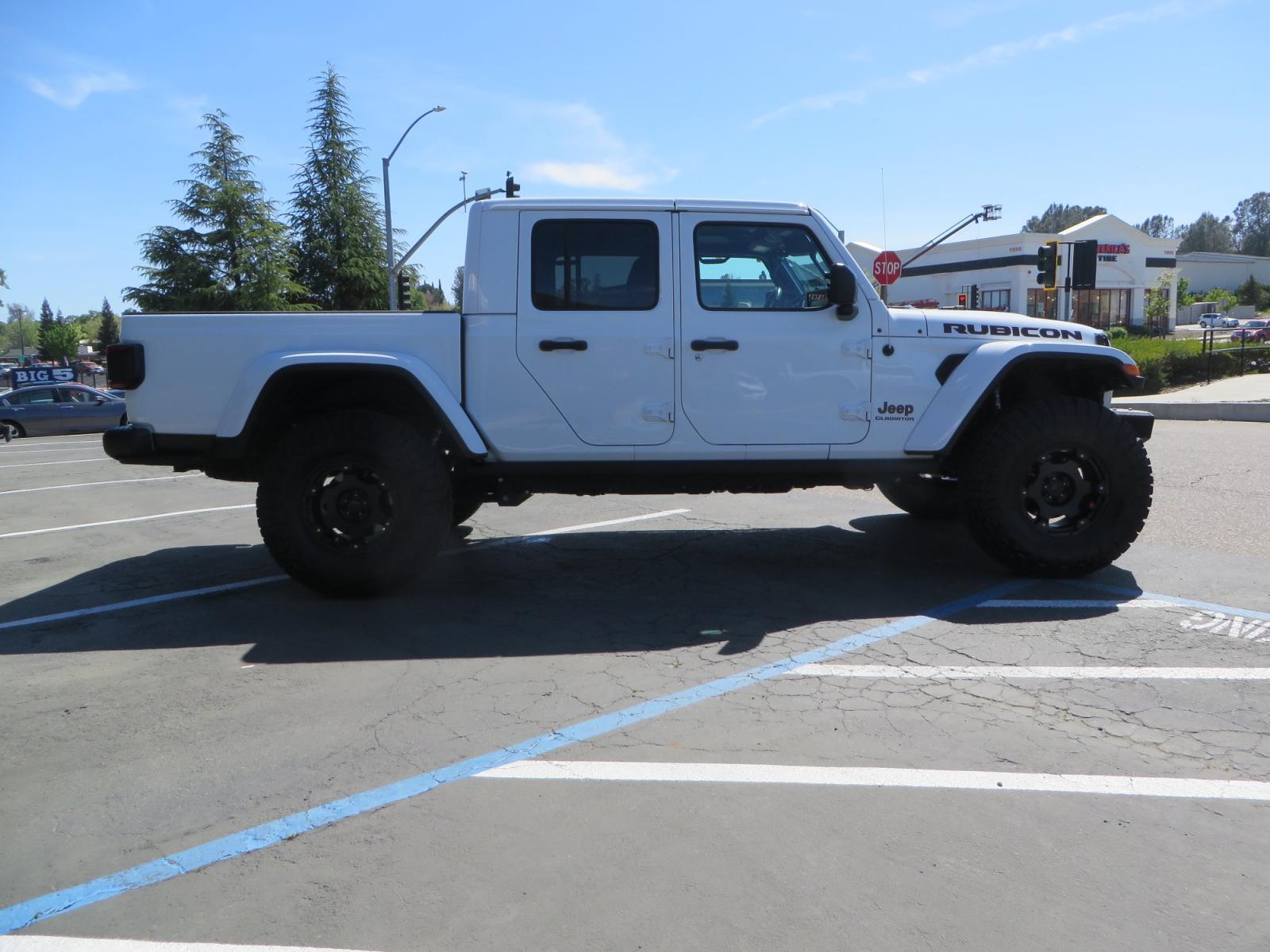 2020 White /BLACK Jeep Gladiator Rubicon (1C6JJTBG3LL) with an 3.6L V6 DOHC 24V engine, 6M transmission, located at 2630 Grass Valley Highway, Auburn, CA, 95603, (530) 508-5100, 38.937893, -121.095482 - Clean Gladiator Rubicon Featuring 17" Teraflex Nomad wheels with quick dump air valves, 37" Nitto Ridge Grappler tires, Next Venture front bumper, Warn 10-S winch, Factor 55 winch fairlead and Ultra hook. - Photo #3