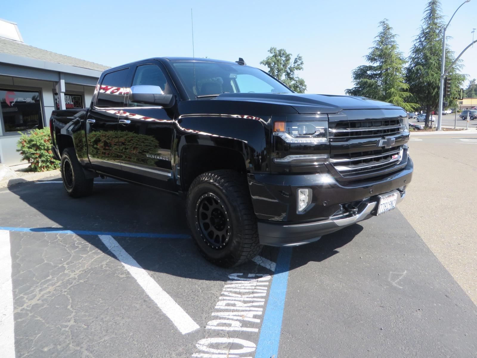 2018 Black /BLACK Chevrolet Silverado 1500 LTZ Crew Cab 4WD (3GCUKSECXJG) with an 5.3L V8 OHV 16V engine, 6A transmission, located at 2630 Grass Valley Highway, Auburn, CA, 95603, (530) 508-5100, 38.937893, -121.095482 - Clean 1500 sitting on a level kit with 17" Method NV wheels wrapped in Falken Wildpeak AT3W tires. - Photo #2
