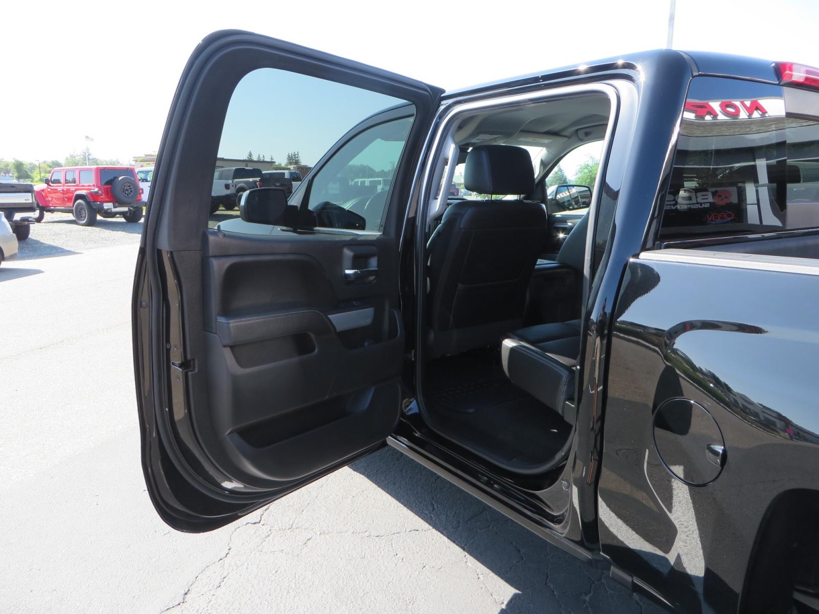 2018 Black /BLACK Chevrolet Silverado 1500 LTZ Crew Cab 4WD (3GCUKSECXJG) with an 5.3L V8 OHV 16V engine, 6A transmission, located at 2630 Grass Valley Highway, Auburn, CA, 95603, (530) 508-5100, 38.937893, -121.095482 - Clean 1500 sitting on a level kit with 17" Method NV wheels wrapped in Falken Wildpeak AT3W tires. - Photo #29