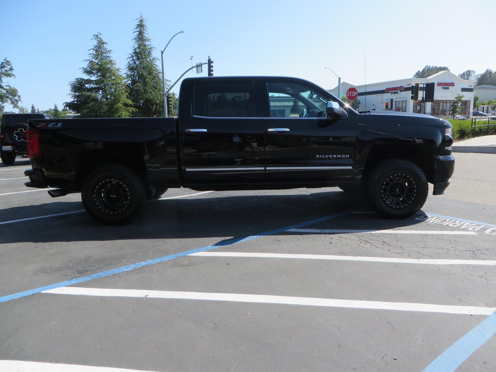 2018 Black /BLACK Chevrolet Silverado 1500 LTZ Crew Cab 4WD (3GCUKSECXJG) with an 5.3L V8 OHV 16V engine, 6A transmission, located at 2630 Grass Valley Highway, Auburn, CA, 95603, (530) 508-5100, 38.937893, -121.095482 - Clean 1500 sitting on a level kit with 17" Method NV wheels wrapped in Falken Wildpeak AT3W tires. - Photo #3