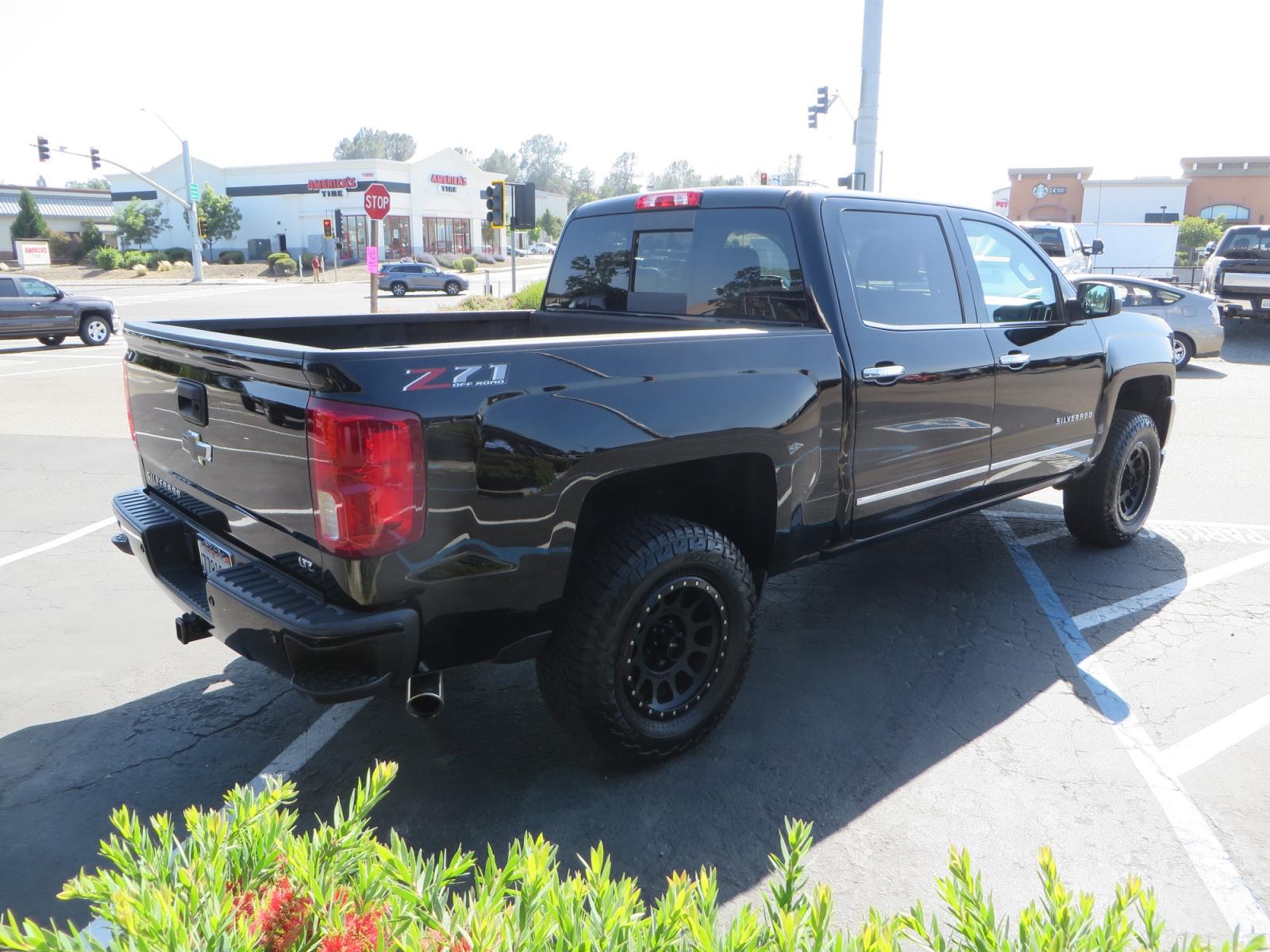 2018 Black /BLACK Chevrolet Silverado 1500 LTZ Crew Cab 4WD (3GCUKSECXJG) with an 5.3L V8 OHV 16V engine, 6A transmission, located at 2630 Grass Valley Highway, Auburn, CA, 95603, (530) 508-5100, 38.937893, -121.095482 - Clean 1500 sitting on a level kit with 17" Method NV wheels wrapped in Falken Wildpeak AT3W tires. - Photo #4