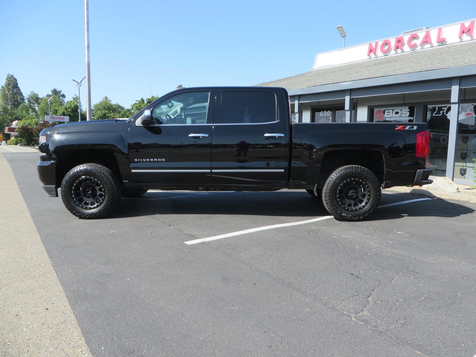 2018 Black /BLACK Chevrolet Silverado 1500 LTZ Crew Cab 4WD (3GCUKSECXJG) with an 5.3L V8 OHV 16V engine, 6A transmission, located at 2630 Grass Valley Highway, Auburn, CA, 95603, (530) 508-5100, 38.937893, -121.095482 - Clean 1500 sitting on a level kit with 17" Method NV wheels wrapped in Falken Wildpeak AT3W tires. - Photo #7
