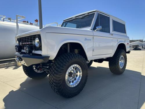 FULLY RESTORED 1971 BRONCO