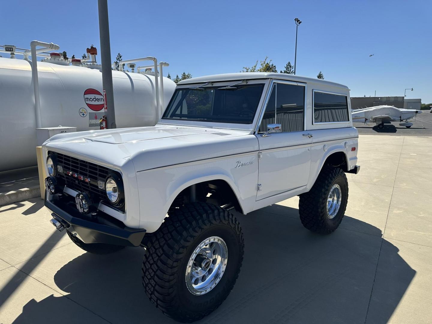 1971 White /Black / Grey Ford Bronco (U15GLK86693) with an 302 engine, np 435 4 speed transmission, located at 2630 Grass Valley Highway, Auburn, CA, 95603, (530) 508-5100, 38.937893, -121.095482 - 1971 FORD BRONCO BUILD CALIFORNIA BRONCO HARD TOP AND NO RUST REBUILT 302 WITH PERFORMANCE CAM, EDELBROCK MANIFOLD, HOLLEY AVENGER 650 CARB & MSD IGNITION NP 435 4 SPEED WITH WILD HORSE BILLET SHIFT EXTENDER DANA 20 WITH WILD HORSE TWIN STICK TRANSFER CASE NEW PAINLESS WIRING HARNESS RHINO LIN - Photo#11