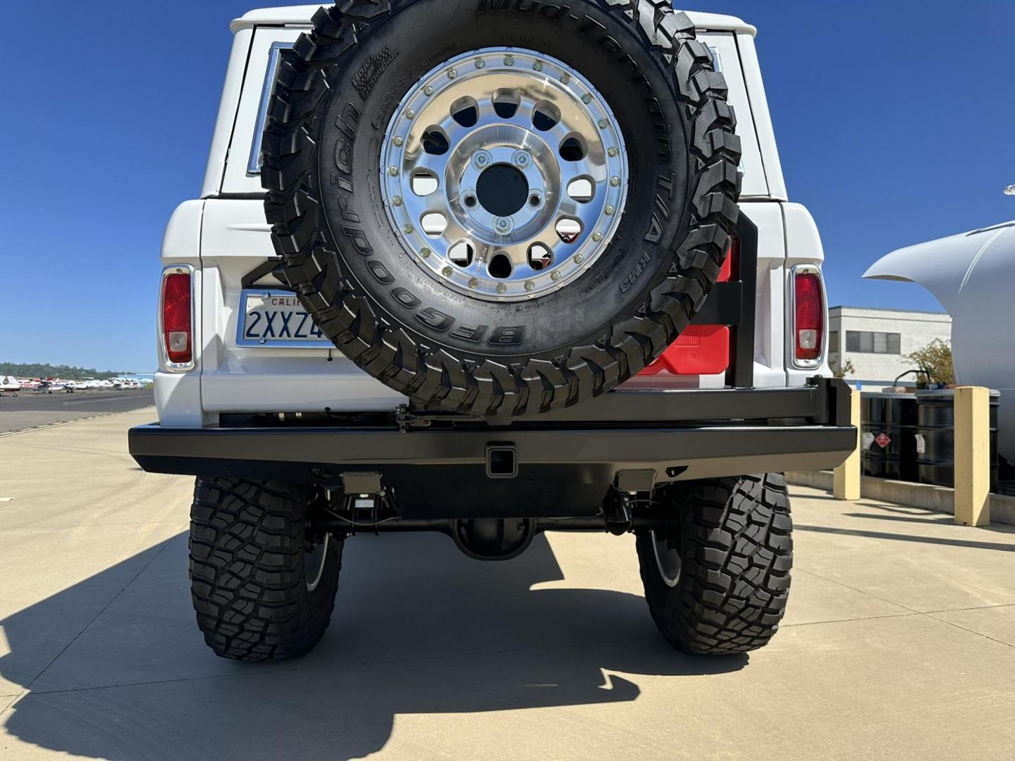 1971 White /Black / Grey Ford Bronco (U15GLK86693) with an 302 engine, np 435 4 speed transmission, located at 2630 Grass Valley Highway, Auburn, CA, 95603, (530) 508-5100, 38.937893, -121.095482 - 1971 FORD BRONCO BUILD CALIFORNIA BRONCO HARD TOP AND NO RUST REBUILT 302 WITH PERFORMANCE CAM, EDELBROCK MANIFOLD, HOLLEY AVENGER 650 CARB & MSD IGNITION NP 435 4 SPEED WITH WILD HORSE BILLET SHIFT EXTENDER DANA 20 WITH WILD HORSE TWIN STICK TRANSFER CASE NEW PAINLESS WIRING HARNESS RHINO LIN - Photo#18