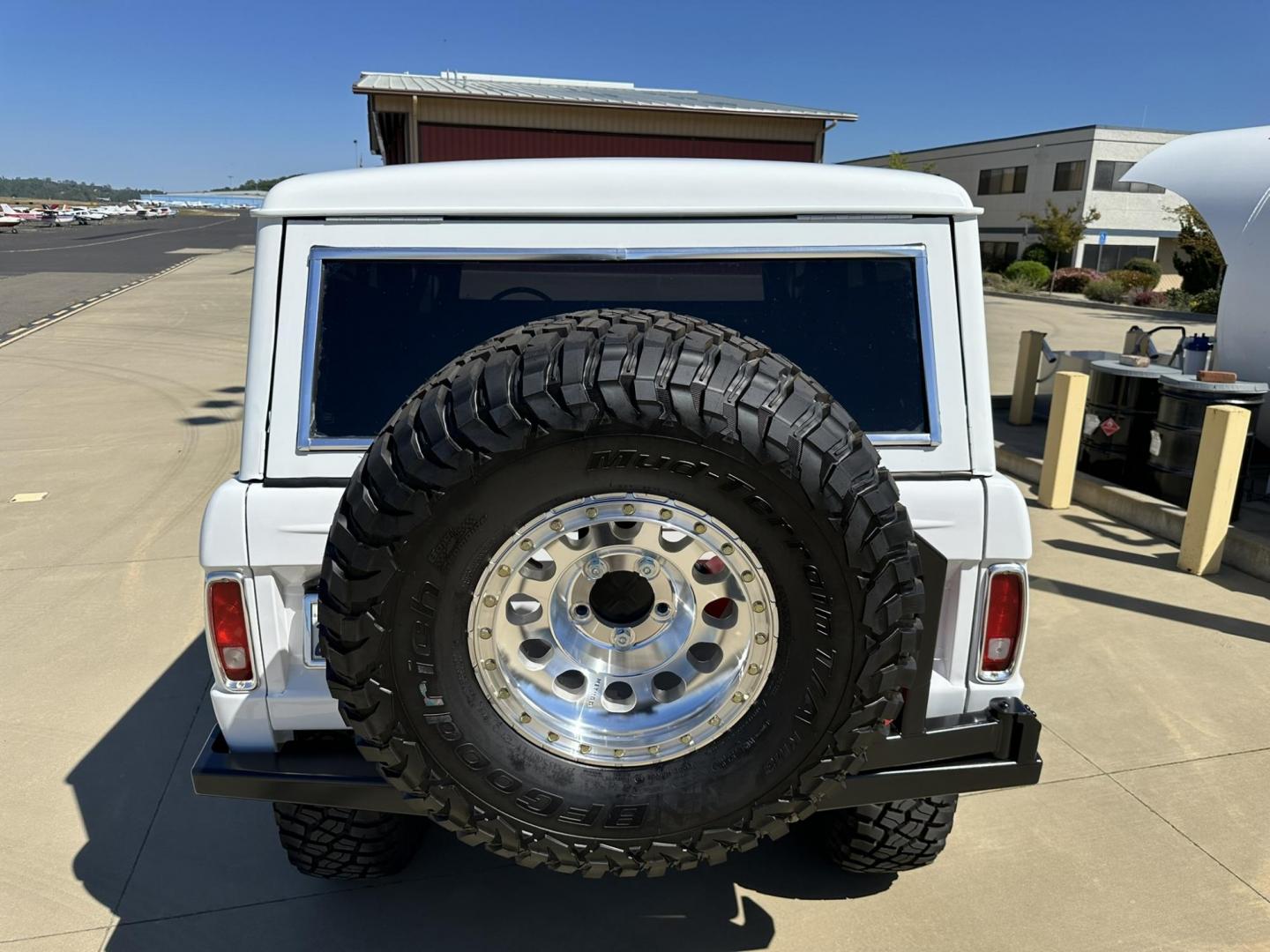 1971 White /Black / Grey Ford Bronco (U15GLK86693) with an 302 engine, np 435 4 speed transmission, located at 2630 Grass Valley Highway, Auburn, CA, 95603, (530) 508-5100, 38.937893, -121.095482 - 1971 FORD BRONCO BUILD CALIFORNIA BRONCO HARD TOP AND NO RUST REBUILT 302 WITH PERFORMANCE CAM, EDELBROCK MANIFOLD, HOLLEY AVENGER 650 CARB & MSD IGNITION NP 435 4 SPEED WITH WILD HORSE BILLET SHIFT EXTENDER DANA 20 WITH WILD HORSE TWIN STICK TRANSFER CASE NEW PAINLESS WIRING HARNESS RHINO LIN - Photo#20