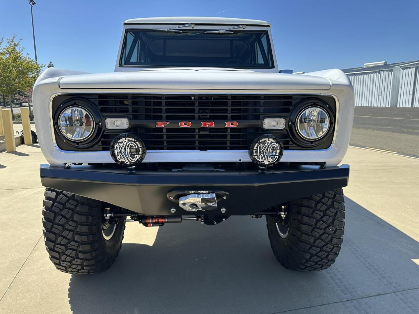 1971 White /Black / Grey Ford Bronco (U15GLK86693) with an 302 engine, np 435 4 speed transmission, located at 2630 Grass Valley Highway, Auburn, CA, 95603, (530) 508-5100, 38.937893, -121.095482 - 1971 FORD BRONCO BUILD CALIFORNIA BRONCO HARD TOP AND NO RUST REBUILT 302 WITH PERFORMANCE CAM, EDELBROCK MANIFOLD, HOLLEY AVENGER 650 CARB & MSD IGNITION NP 435 4 SPEED WITH WILD HORSE BILLET SHIFT EXTENDER DANA 20 WITH WILD HORSE TWIN STICK TRANSFER CASE NEW PAINLESS WIRING HARNESS RHINO LIN - Photo#30