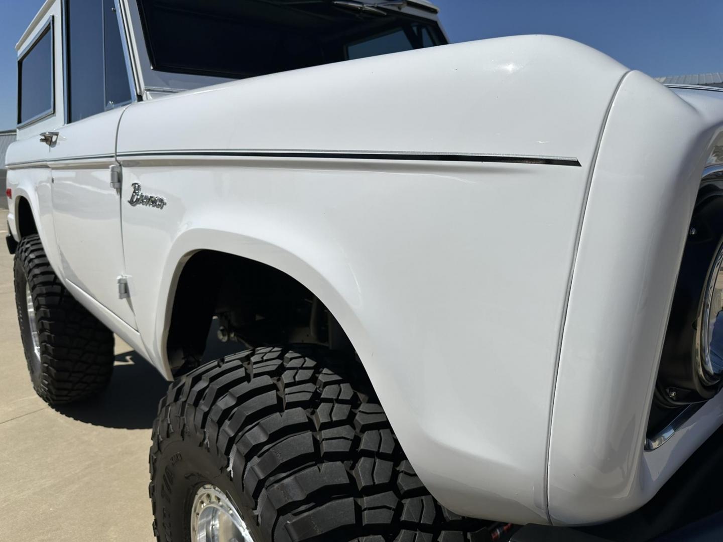 1971 White /Black / Grey Ford Bronco (U15GLK86693) with an 302 engine, np 435 4 speed transmission, located at 2630 Grass Valley Highway, Auburn, CA, 95603, (530) 508-5100, 38.937893, -121.095482 - 1971 FORD BRONCO BUILD CALIFORNIA BRONCO HARD TOP AND NO RUST REBUILT 302 WITH PERFORMANCE CAM, EDELBROCK MANIFOLD, HOLLEY AVENGER 650 CARB & MSD IGNITION NP 435 4 SPEED WITH WILD HORSE BILLET SHIFT EXTENDER DANA 20 WITH WILD HORSE TWIN STICK TRANSFER CASE NEW PAINLESS WIRING HARNESS RHINO LIN - Photo#32
