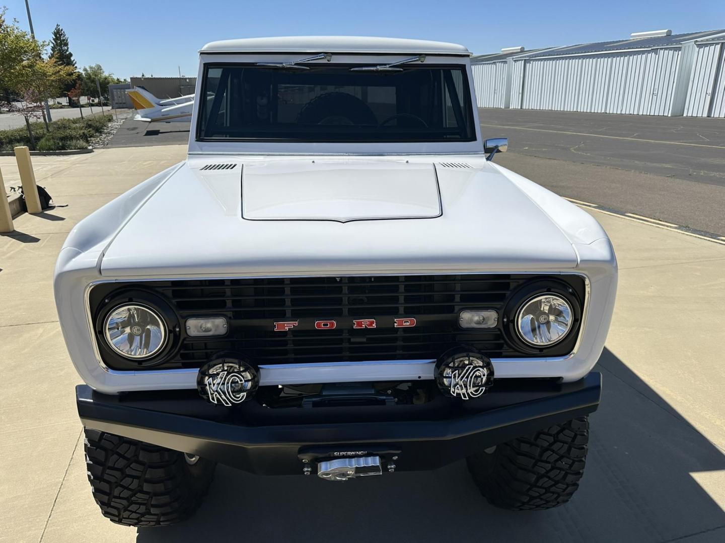 1971 White /Black / Grey Ford Bronco (U15GLK86693) with an 302 engine, np 435 4 speed transmission, located at 2630 Grass Valley Highway, Auburn, CA, 95603, (530) 508-5100, 38.937893, -121.095482 - 1971 FORD BRONCO BUILD CALIFORNIA BRONCO HARD TOP AND NO RUST REBUILT 302 WITH PERFORMANCE CAM, EDELBROCK MANIFOLD, HOLLEY AVENGER 650 CARB & MSD IGNITION NP 435 4 SPEED WITH WILD HORSE BILLET SHIFT EXTENDER DANA 20 WITH WILD HORSE TWIN STICK TRANSFER CASE NEW PAINLESS WIRING HARNESS RHINO LIN - Photo#31