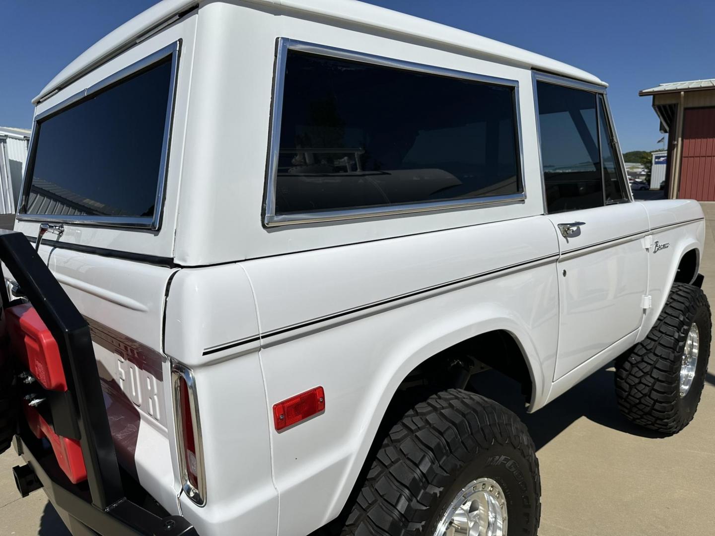 1971 White /Black / Grey Ford Bronco (U15GLK86693) with an 302 engine, np 435 4 speed transmission, located at 2630 Grass Valley Highway, Auburn, CA, 95603, (530) 508-5100, 38.937893, -121.095482 - 1971 FORD BRONCO BUILD CALIFORNIA BRONCO HARD TOP AND NO RUST REBUILT 302 WITH PERFORMANCE CAM, EDELBROCK MANIFOLD, HOLLEY AVENGER 650 CARB & MSD IGNITION NP 435 4 SPEED WITH WILD HORSE BILLET SHIFT EXTENDER DANA 20 WITH WILD HORSE TWIN STICK TRANSFER CASE NEW PAINLESS WIRING HARNESS RHINO LIN - Photo#35