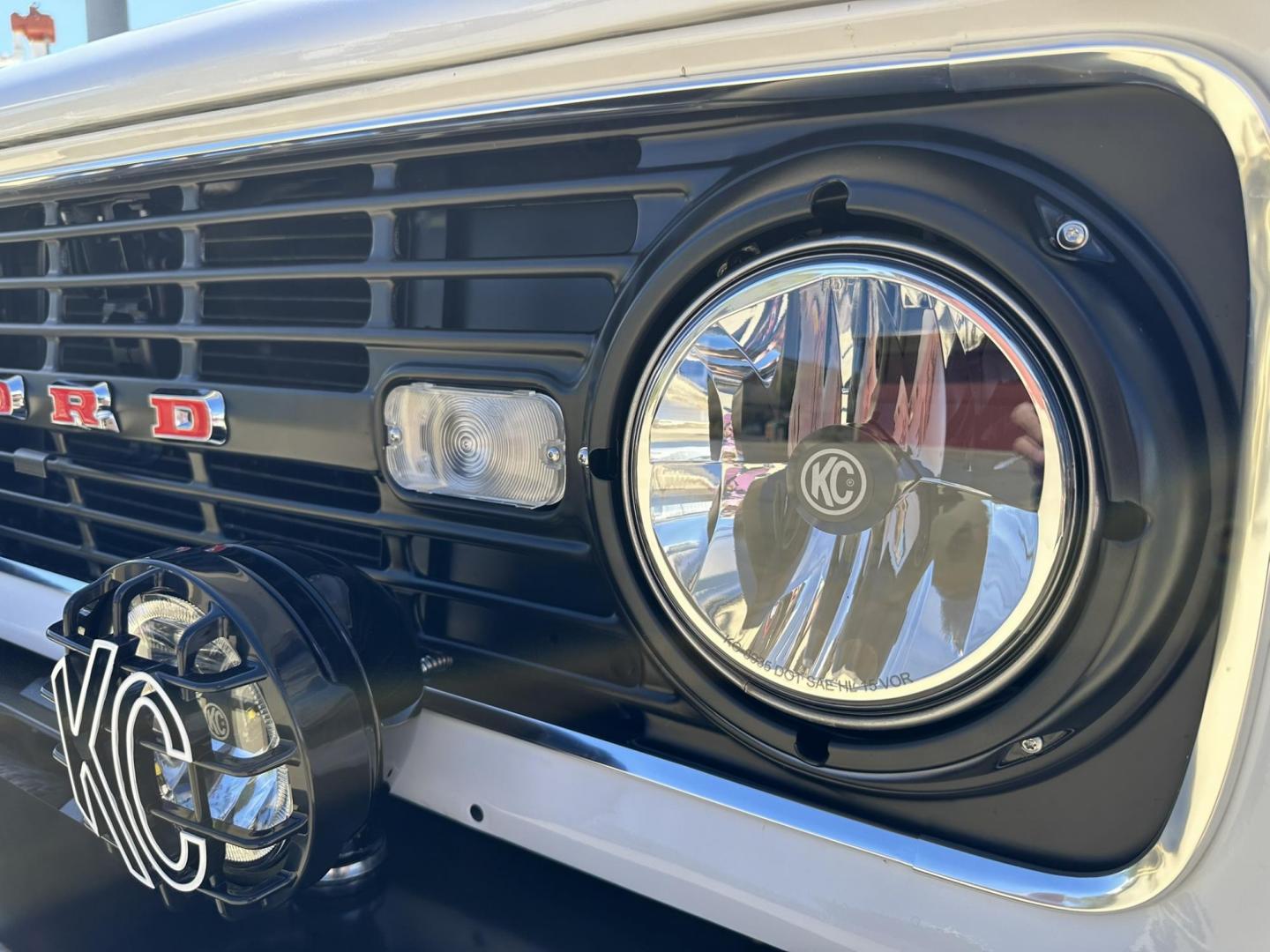 1971 White /Black / Grey Ford Bronco (U15GLK86693) with an 302 engine, np 435 4 speed transmission, located at 2630 Grass Valley Highway, Auburn, CA, 95603, (530) 508-5100, 38.937893, -121.095482 - 1971 FORD BRONCO BUILD CALIFORNIA BRONCO HARD TOP AND NO RUST REBUILT 302 WITH PERFORMANCE CAM, EDELBROCK MANIFOLD, HOLLEY AVENGER 650 CARB & MSD IGNITION NP 435 4 SPEED WITH WILD HORSE BILLET SHIFT EXTENDER DANA 20 WITH WILD HORSE TWIN STICK TRANSFER CASE NEW PAINLESS WIRING HARNESS RHINO LIN - Photo#45