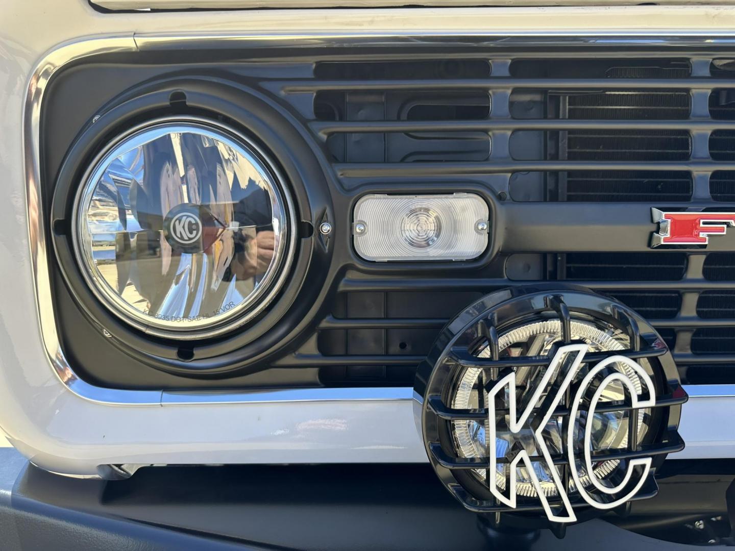 1971 White /Black / Grey Ford Bronco (U15GLK86693) with an 302 engine, np 435 4 speed transmission, located at 2630 Grass Valley Highway, Auburn, CA, 95603, (530) 508-5100, 38.937893, -121.095482 - 1971 FORD BRONCO BUILD CALIFORNIA BRONCO HARD TOP AND NO RUST REBUILT 302 WITH PERFORMANCE CAM, EDELBROCK MANIFOLD, HOLLEY AVENGER 650 CARB & MSD IGNITION NP 435 4 SPEED WITH WILD HORSE BILLET SHIFT EXTENDER DANA 20 WITH WILD HORSE TWIN STICK TRANSFER CASE NEW PAINLESS WIRING HARNESS RHINO LIN - Photo#48