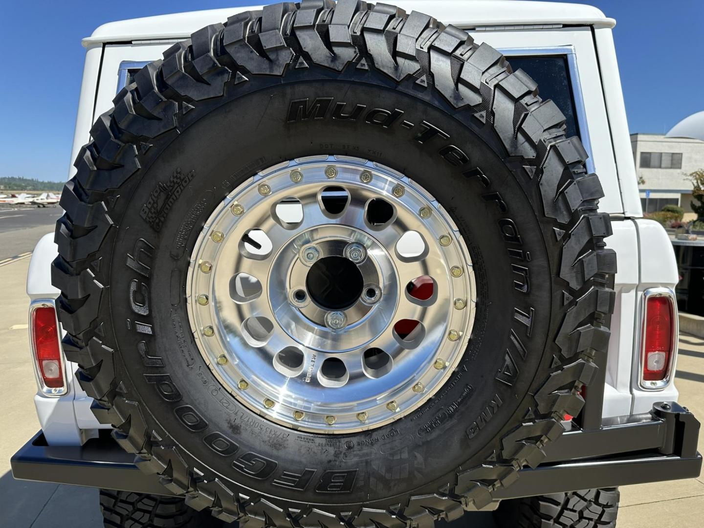 1971 White /Black / Grey Ford Bronco (U15GLK86693) with an 302 engine, np 435 4 speed transmission, located at 2630 Grass Valley Highway, Auburn, CA, 95603, (530) 508-5100, 38.937893, -121.095482 - 1971 FORD BRONCO BUILD CALIFORNIA BRONCO HARD TOP AND NO RUST REBUILT 302 WITH PERFORMANCE CAM, EDELBROCK MANIFOLD, HOLLEY AVENGER 650 CARB & MSD IGNITION NP 435 4 SPEED WITH WILD HORSE BILLET SHIFT EXTENDER DANA 20 WITH WILD HORSE TWIN STICK TRANSFER CASE NEW PAINLESS WIRING HARNESS RHINO LIN - Photo#50