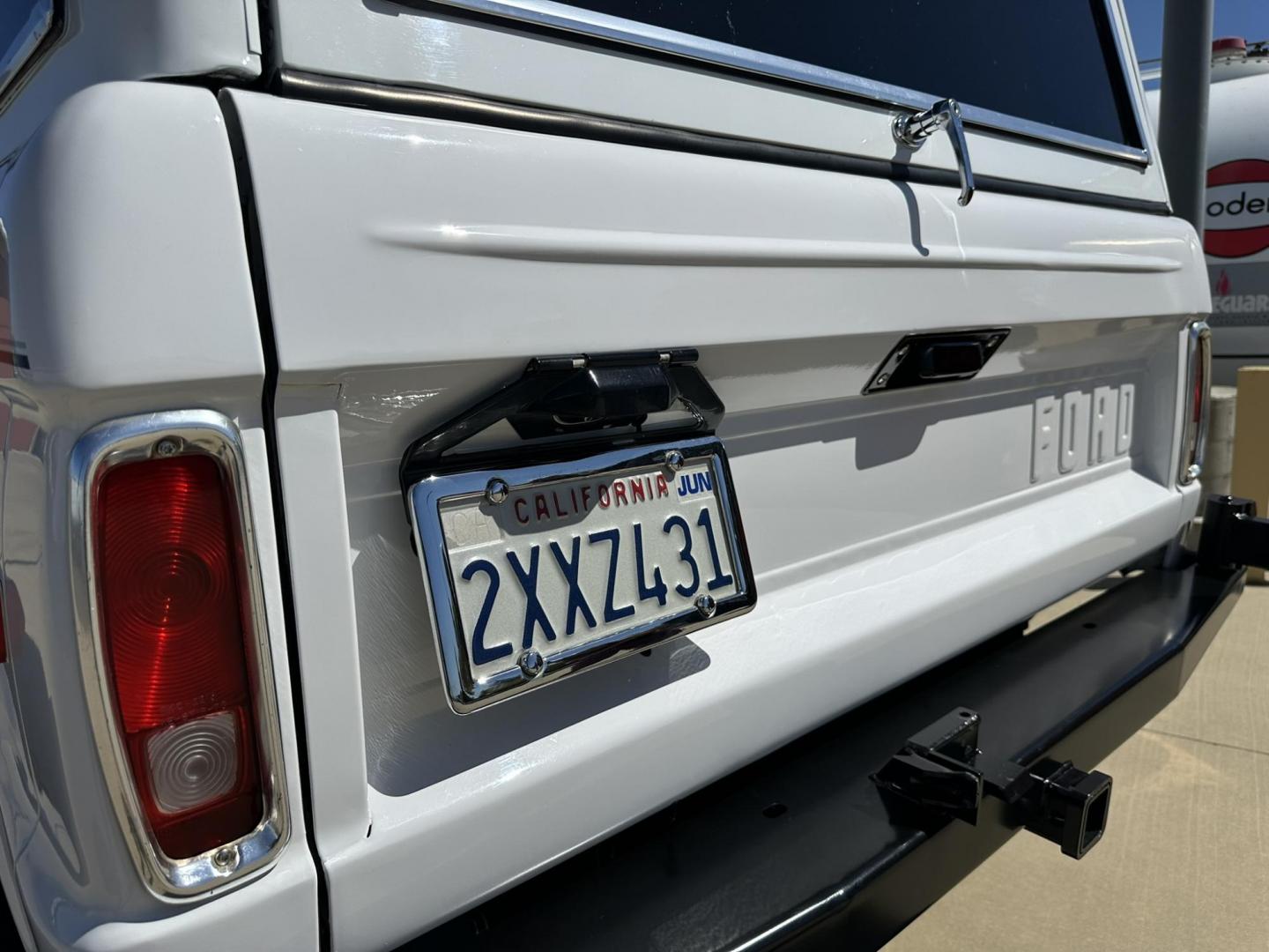 1971 White /Black / Grey Ford Bronco (U15GLK86693) with an 302 engine, np 435 4 speed transmission, located at 2630 Grass Valley Highway, Auburn, CA, 95603, (530) 508-5100, 38.937893, -121.095482 - 1971 FORD BRONCO BUILD CALIFORNIA BRONCO HARD TOP AND NO RUST REBUILT 302 WITH PERFORMANCE CAM, EDELBROCK MANIFOLD, HOLLEY AVENGER 650 CARB & MSD IGNITION NP 435 4 SPEED WITH WILD HORSE BILLET SHIFT EXTENDER DANA 20 WITH WILD HORSE TWIN STICK TRANSFER CASE NEW PAINLESS WIRING HARNESS RHINO LIN - Photo#53