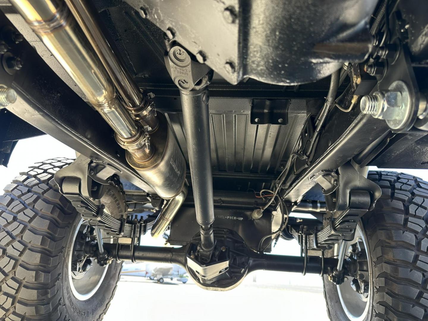 1971 White /Black / Grey Ford Bronco (U15GLK86693) with an 302 engine, np 435 4 speed transmission, located at 2630 Grass Valley Highway, Auburn, CA, 95603, (530) 508-5100, 38.937893, -121.095482 - 1971 FORD BRONCO BUILD CALIFORNIA BRONCO HARD TOP AND NO RUST REBUILT 302 WITH PERFORMANCE CAM, EDELBROCK MANIFOLD, HOLLEY AVENGER 650 CARB & MSD IGNITION NP 435 4 SPEED WITH WILD HORSE BILLET SHIFT EXTENDER DANA 20 WITH WILD HORSE TWIN STICK TRANSFER CASE NEW PAINLESS WIRING HARNESS RHINO LIN - Photo#63