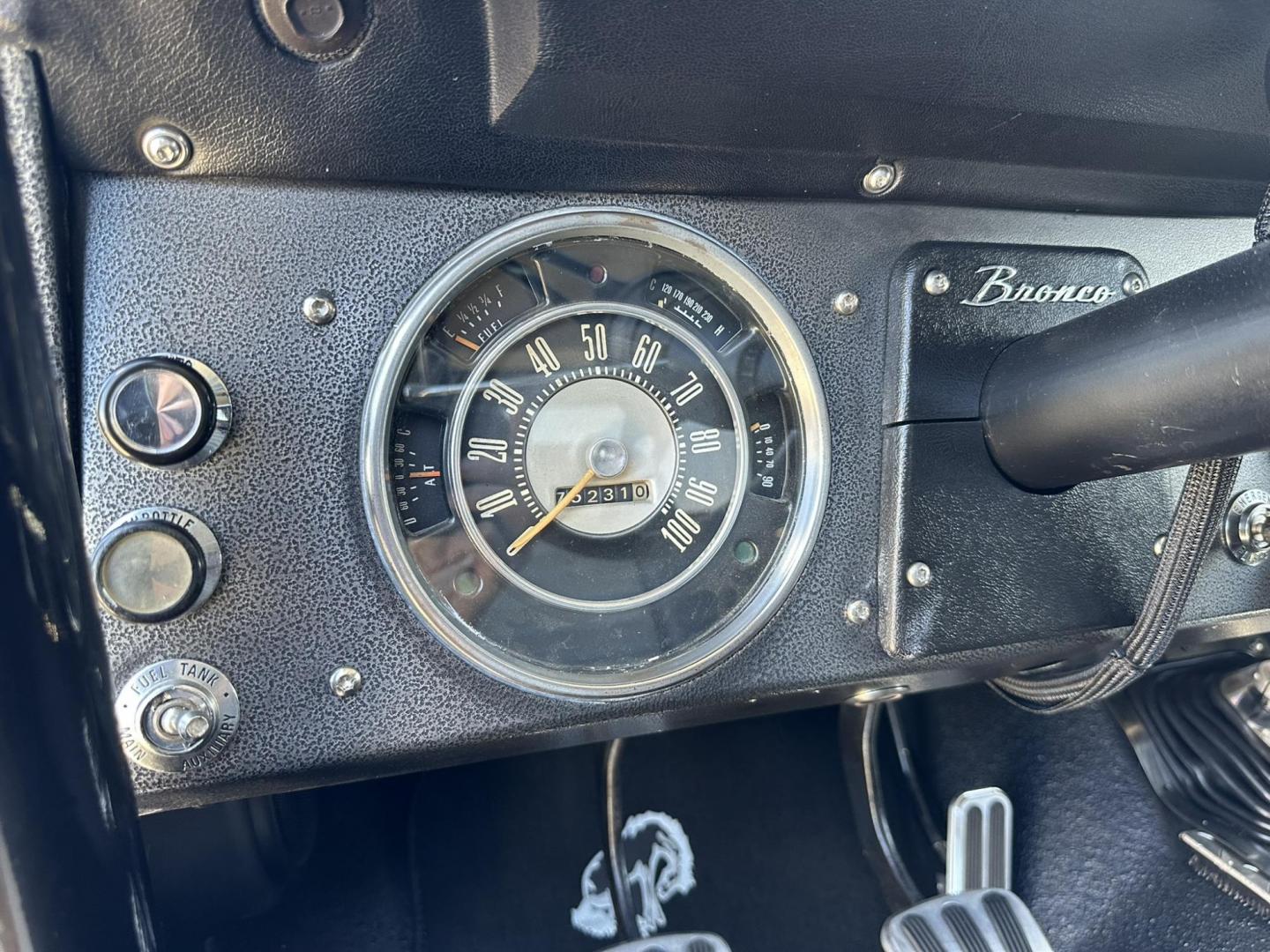 1971 White /Black / Grey Ford Bronco (U15GLK86693) with an 302 engine, np 435 4 speed transmission, located at 2630 Grass Valley Highway, Auburn, CA, 95603, (530) 508-5100, 38.937893, -121.095482 - 1971 FORD BRONCO BUILD CALIFORNIA BRONCO HARD TOP AND NO RUST REBUILT 302 WITH PERFORMANCE CAM, EDELBROCK MANIFOLD, HOLLEY AVENGER 650 CARB & MSD IGNITION NP 435 4 SPEED WITH WILD HORSE BILLET SHIFT EXTENDER DANA 20 WITH WILD HORSE TWIN STICK TRANSFER CASE NEW PAINLESS WIRING HARNESS RHINO LIN - Photo#94