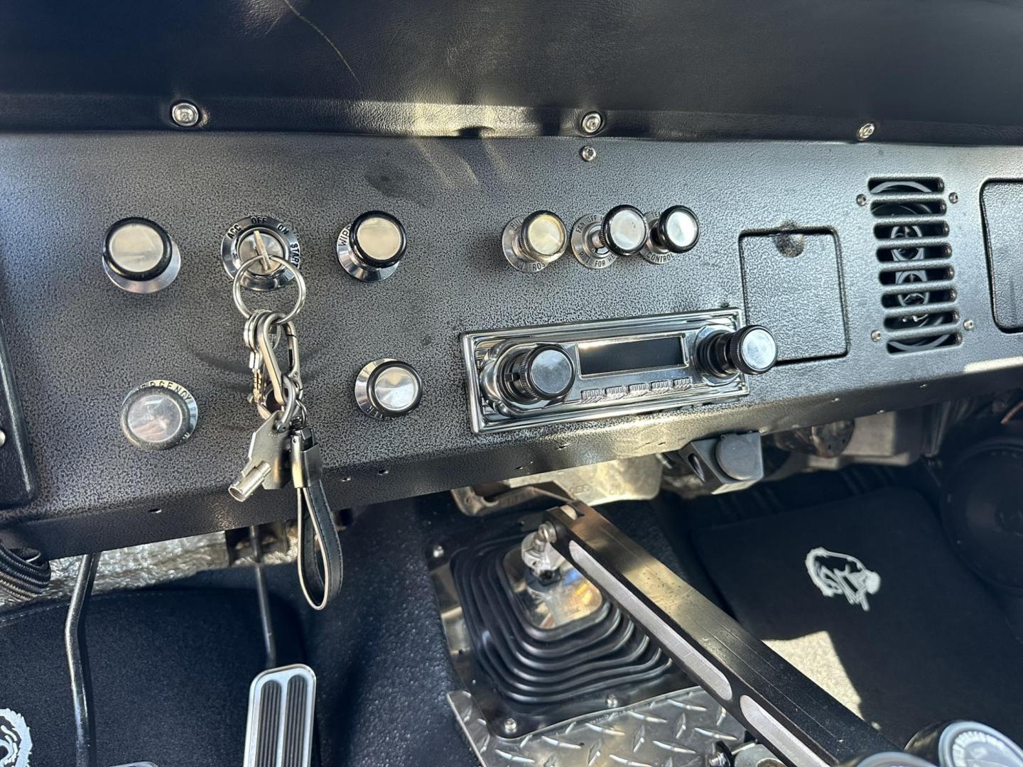 1971 White /Black / Grey Ford Bronco (U15GLK86693) with an 302 engine, np 435 4 speed transmission, located at 2630 Grass Valley Highway, Auburn, CA, 95603, (530) 508-5100, 38.937893, -121.095482 - 1971 FORD BRONCO BUILD CALIFORNIA BRONCO HARD TOP AND NO RUST REBUILT 302 WITH PERFORMANCE CAM, EDELBROCK MANIFOLD, HOLLEY AVENGER 650 CARB & MSD IGNITION NP 435 4 SPEED WITH WILD HORSE BILLET SHIFT EXTENDER DANA 20 WITH WILD HORSE TWIN STICK TRANSFER CASE NEW PAINLESS WIRING HARNESS RHINO LIN - Photo#96