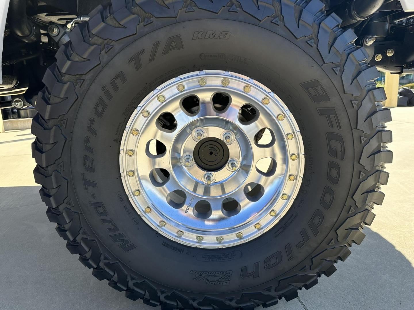 1971 White /Black / Grey Ford Bronco (U15GLK86693) with an 302 engine, np 435 4 speed transmission, located at 2630 Grass Valley Highway, Auburn, CA, 95603, (530) 508-5100, 38.937893, -121.095482 - 1971 FORD BRONCO BUILD CALIFORNIA BRONCO HARD TOP AND NO RUST REBUILT 302 WITH PERFORMANCE CAM, EDELBROCK MANIFOLD, HOLLEY AVENGER 650 CARB & MSD IGNITION NP 435 4 SPEED WITH WILD HORSE BILLET SHIFT EXTENDER DANA 20 WITH WILD HORSE TWIN STICK TRANSFER CASE NEW PAINLESS WIRING HARNESS RHINO LIN - Photo#106