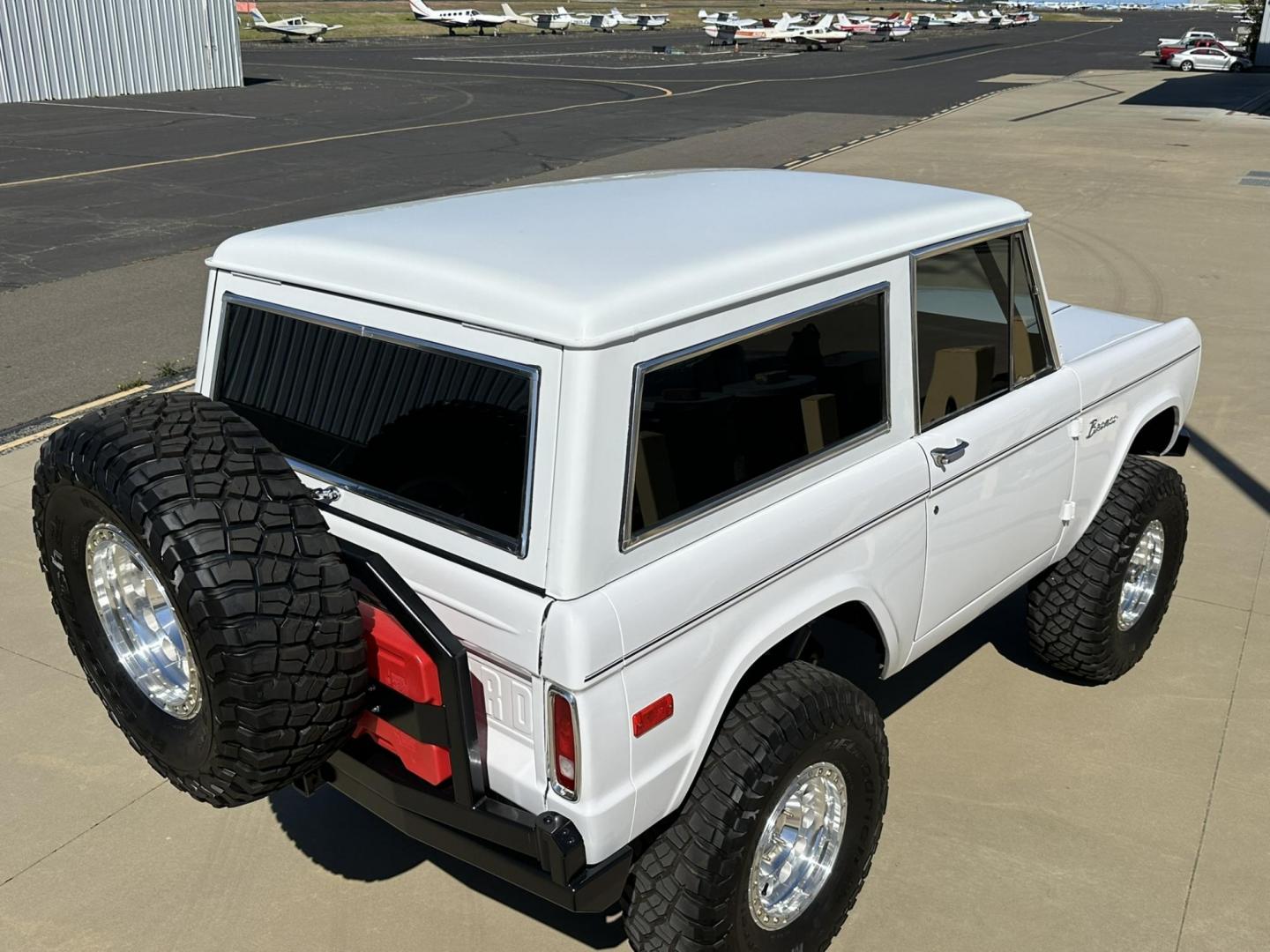 1971 White /Black / Grey Ford Bronco (U15GLK86693) with an 302 engine, np 435 4 speed transmission, located at 2630 Grass Valley Highway, Auburn, CA, 95603, (530) 508-5100, 38.937893, -121.095482 - 1971 FORD BRONCO BUILD CALIFORNIA BRONCO HARD TOP AND NO RUST REBUILT 302 WITH PERFORMANCE CAM, EDELBROCK MANIFOLD, HOLLEY AVENGER 650 CARB & MSD IGNITION NP 435 4 SPEED WITH WILD HORSE BILLET SHIFT EXTENDER DANA 20 WITH WILD HORSE TWIN STICK TRANSFER CASE NEW PAINLESS WIRING HARNESS RHINO LIN - Photo#138