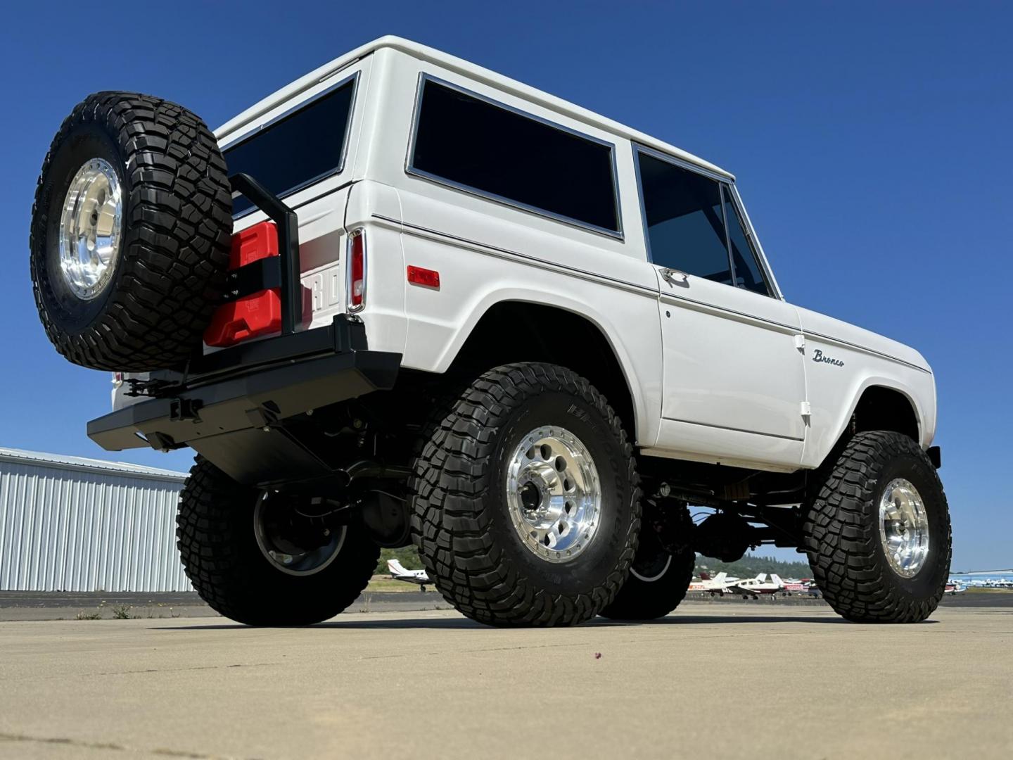 1971 White /Black / Grey Ford Bronco (U15GLK86693) with an 302 engine, np 435 4 speed transmission, located at 2630 Grass Valley Highway, Auburn, CA, 95603, (530) 508-5100, 38.937893, -121.095482 - 1971 FORD BRONCO BUILD CALIFORNIA BRONCO HARD TOP AND NO RUST REBUILT 302 WITH PERFORMANCE CAM, EDELBROCK MANIFOLD, HOLLEY AVENGER 650 CARB & MSD IGNITION NP 435 4 SPEED WITH WILD HORSE BILLET SHIFT EXTENDER DANA 20 WITH WILD HORSE TWIN STICK TRANSFER CASE NEW PAINLESS WIRING HARNESS RHINO LIN - Photo#139