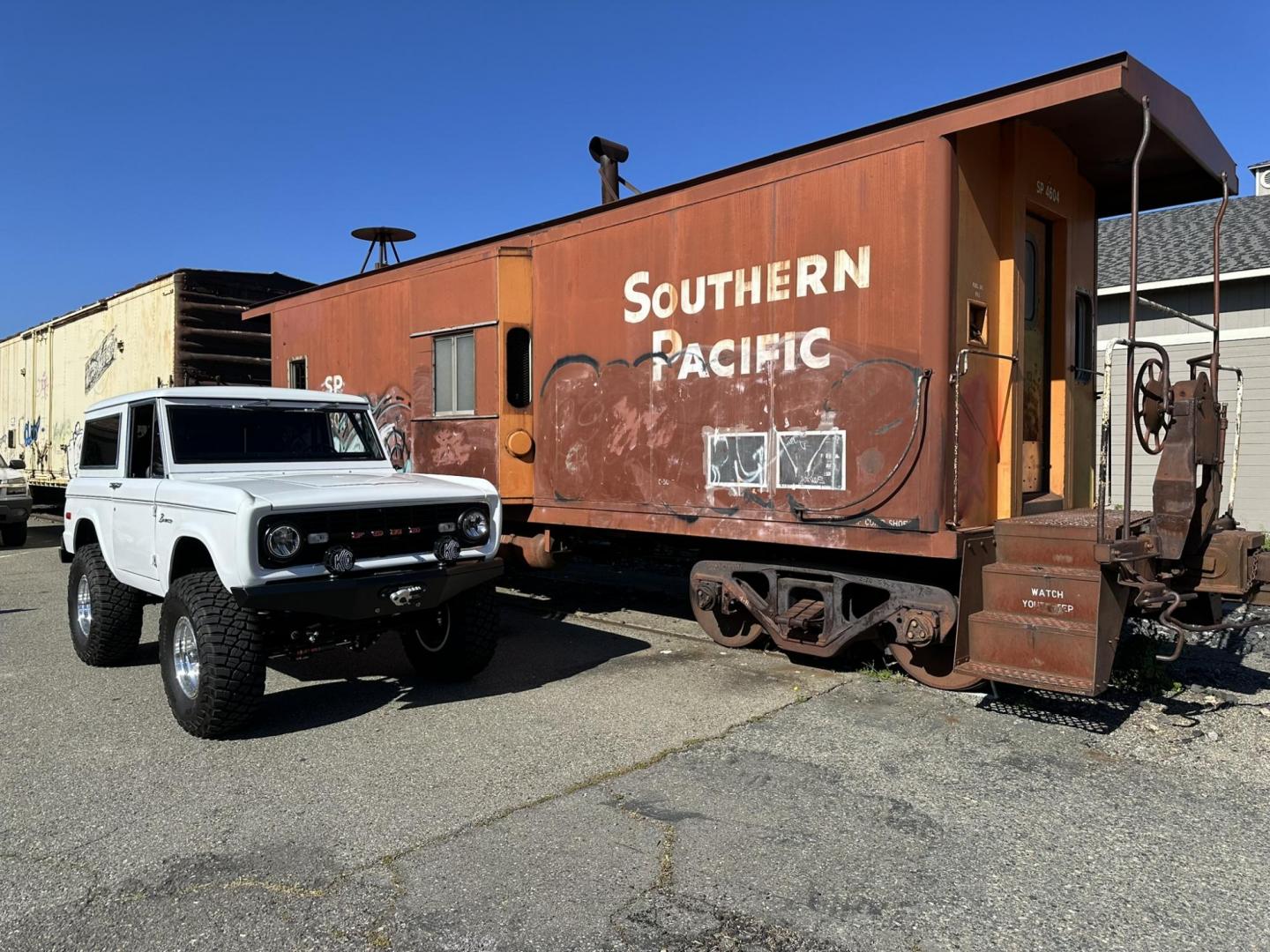 1971 White /Black / Grey Ford Bronco (U15GLK86693) with an 302 engine, np 435 4 speed transmission, located at 2630 Grass Valley Highway, Auburn, CA, 95603, (530) 508-5100, 38.937893, -121.095482 - 1971 FORD BRONCO BUILD CALIFORNIA BRONCO HARD TOP AND NO RUST REBUILT 302 WITH PERFORMANCE CAM, EDELBROCK MANIFOLD, HOLLEY AVENGER 650 CARB & MSD IGNITION NP 435 4 SPEED WITH WILD HORSE BILLET SHIFT EXTENDER DANA 20 WITH WILD HORSE TWIN STICK TRANSFER CASE NEW PAINLESS WIRING HARNESS RHINO LIN - Photo#162