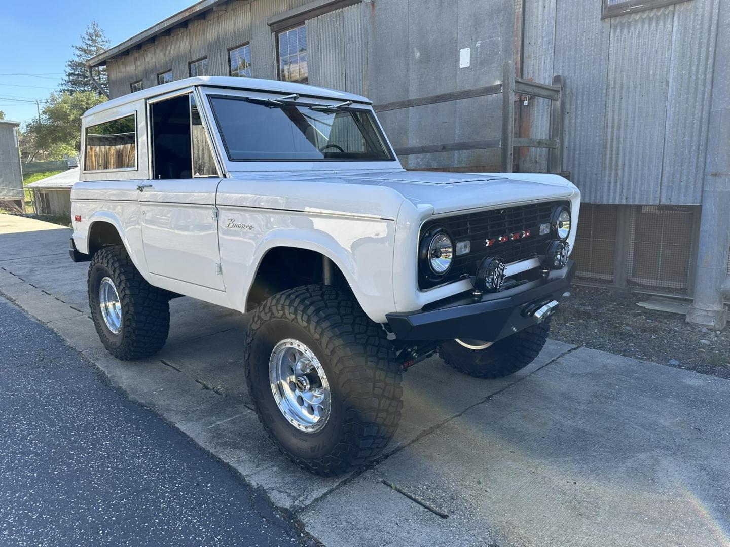 1971 White /Black / Grey Ford Bronco (U15GLK86693) with an 302 engine, np 435 4 speed transmission, located at 2630 Grass Valley Highway, Auburn, CA, 95603, (530) 508-5100, 38.937893, -121.095482 - 1971 FORD BRONCO BUILD CALIFORNIA BRONCO HARD TOP AND NO RUST REBUILT 302 WITH PERFORMANCE CAM, EDELBROCK MANIFOLD, HOLLEY AVENGER 650 CARB & MSD IGNITION NP 435 4 SPEED WITH WILD HORSE BILLET SHIFT EXTENDER DANA 20 WITH WILD HORSE TWIN STICK TRANSFER CASE NEW PAINLESS WIRING HARNESS RHINO LIN - Photo#168