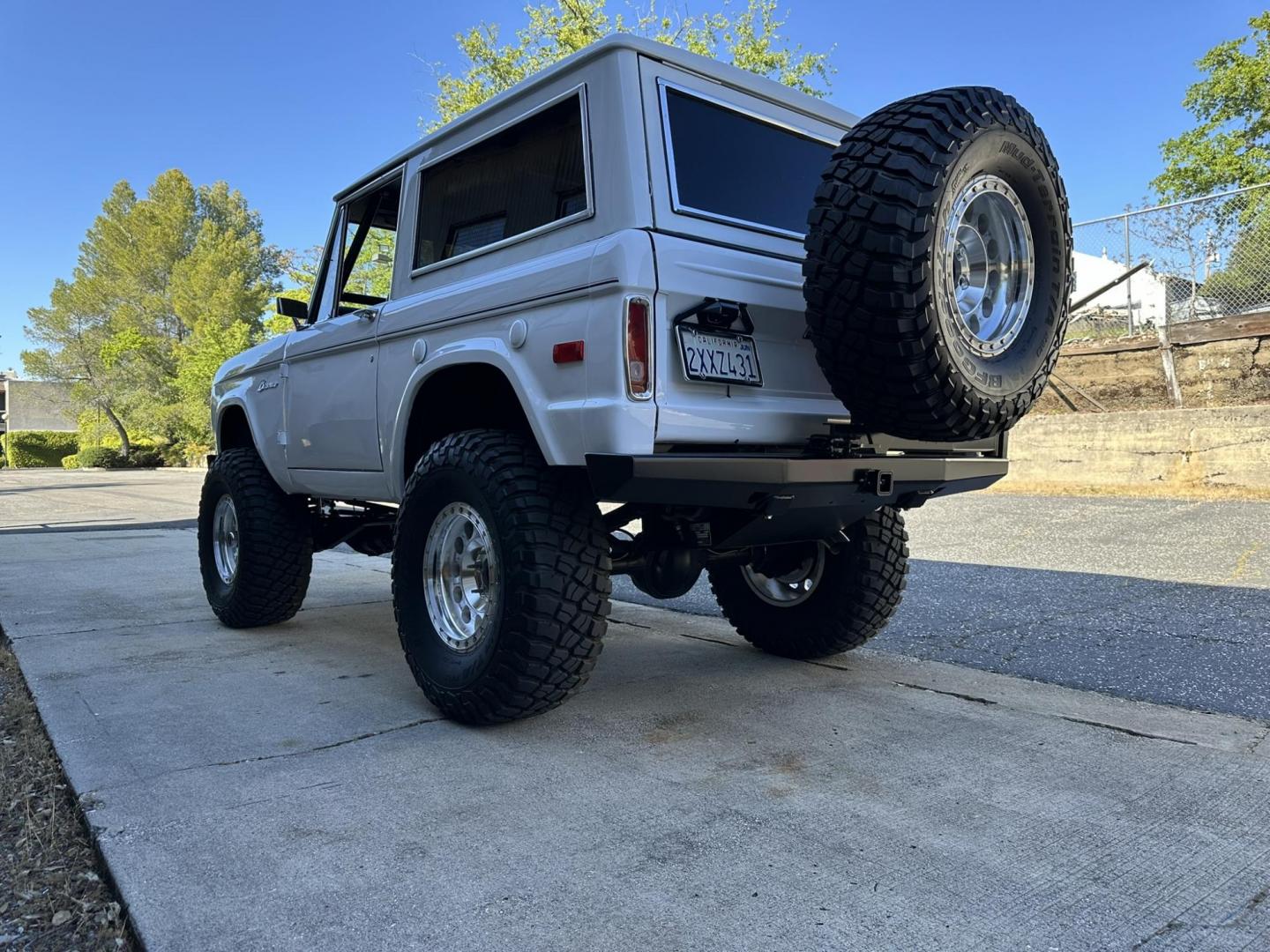 1971 White /Black / Grey Ford Bronco (U15GLK86693) with an 302 engine, np 435 4 speed transmission, located at 2630 Grass Valley Highway, Auburn, CA, 95603, (530) 508-5100, 38.937893, -121.095482 - 1971 FORD BRONCO BUILD CALIFORNIA BRONCO HARD TOP AND NO RUST REBUILT 302 WITH PERFORMANCE CAM, EDELBROCK MANIFOLD, HOLLEY AVENGER 650 CARB & MSD IGNITION NP 435 4 SPEED WITH WILD HORSE BILLET SHIFT EXTENDER DANA 20 WITH WILD HORSE TWIN STICK TRANSFER CASE NEW PAINLESS WIRING HARNESS RHINO LIN - Photo#174