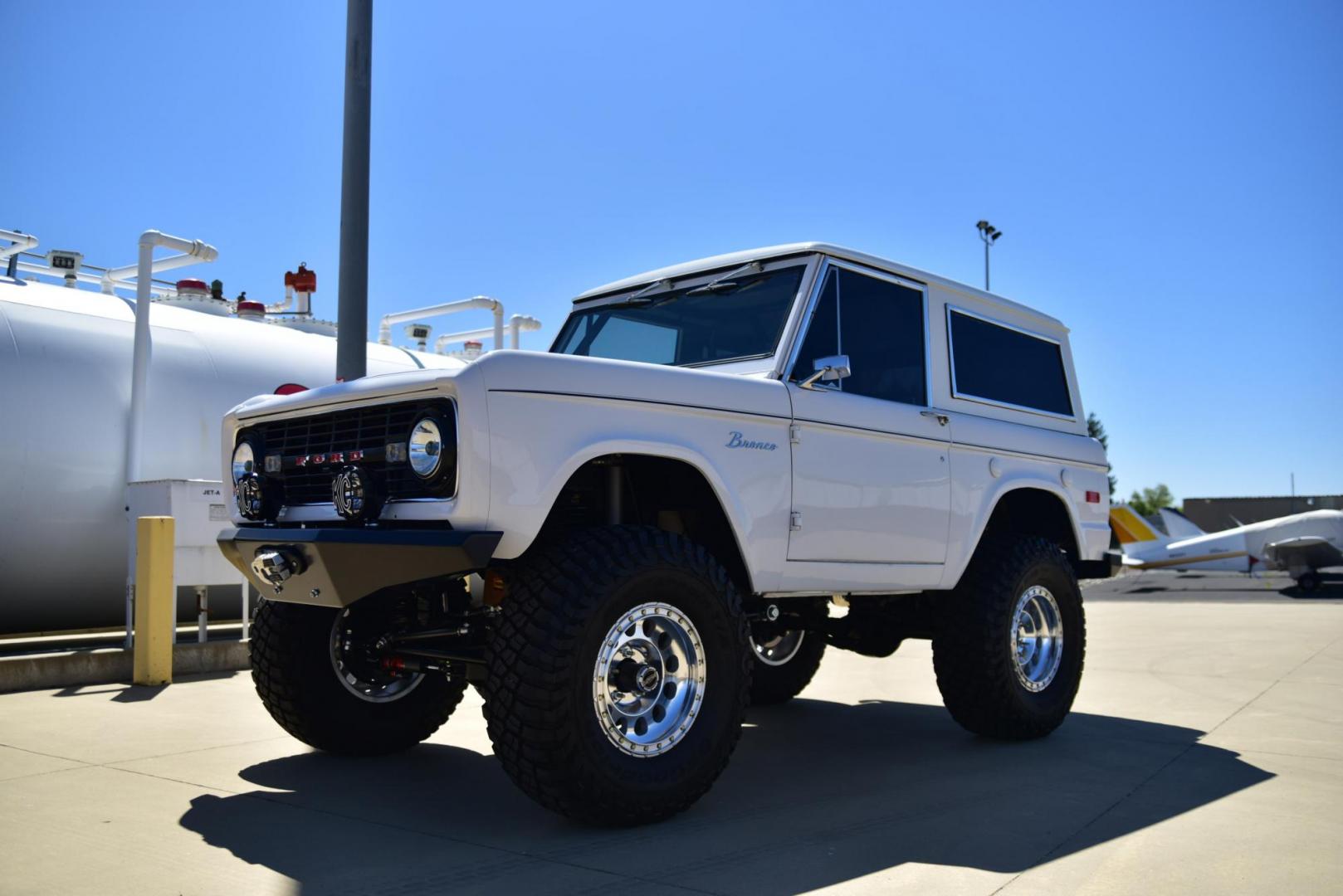 1971 White /Black / Grey Ford Bronco (U15GLK86693) with an 302 engine, np 435 4 speed transmission, located at 2630 Grass Valley Highway, Auburn, CA, 95603, (530) 508-5100, 38.937893, -121.095482 - 1971 FORD BRONCO BUILD CALIFORNIA BRONCO HARD TOP AND NO RUST REBUILT 302 WITH PERFORMANCE CAM, EDELBROCK MANIFOLD, HOLLEY AVENGER 650 CARB & MSD IGNITION NP 435 4 SPEED WITH WILD HORSE BILLET SHIFT EXTENDER DANA 20 WITH WILD HORSE TWIN STICK TRANSFER CASE NEW PAINLESS WIRING HARNESS RHINO LIN - Photo#191