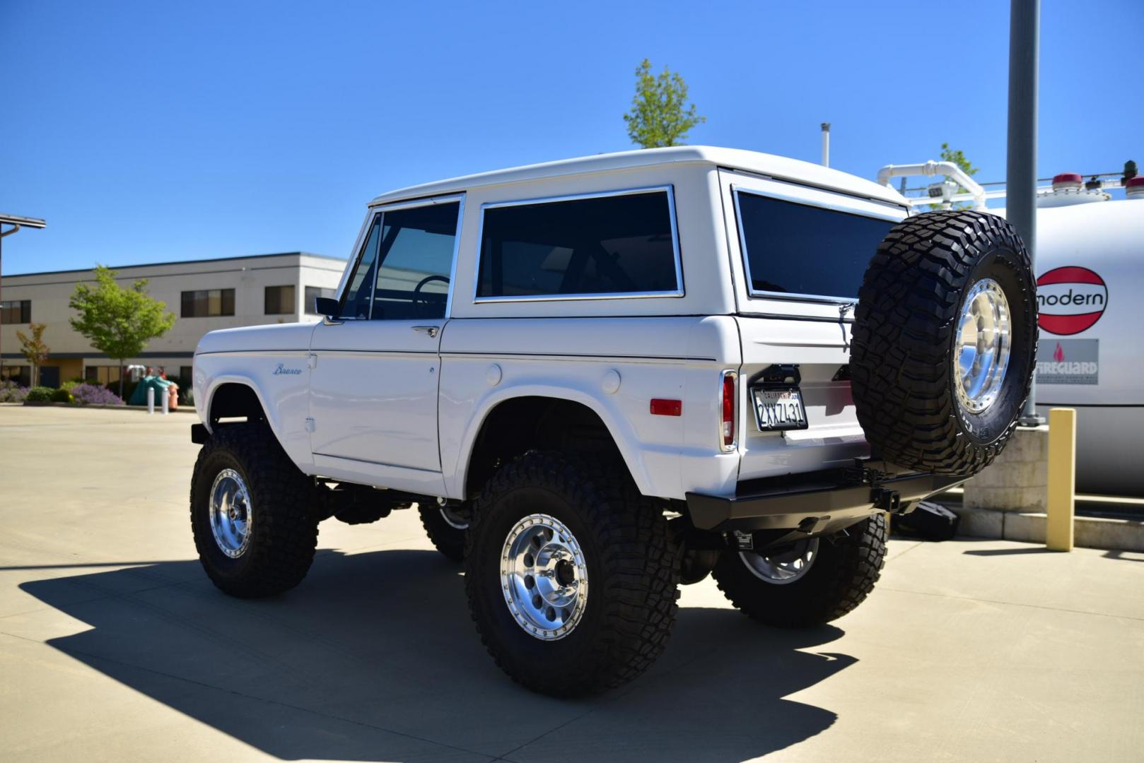 1971 White /Black / Grey Ford Bronco (U15GLK86693) with an 302 engine, np 435 4 speed transmission, located at 2630 Grass Valley Highway, Auburn, CA, 95603, (530) 508-5100, 38.937893, -121.095482 - 1971 FORD BRONCO BUILD CALIFORNIA BRONCO HARD TOP AND NO RUST REBUILT 302 WITH PERFORMANCE CAM, EDELBROCK MANIFOLD, HOLLEY AVENGER 650 CARB & MSD IGNITION NP 435 4 SPEED WITH WILD HORSE BILLET SHIFT EXTENDER DANA 20 WITH WILD HORSE TWIN STICK TRANSFER CASE NEW PAINLESS WIRING HARNESS RHINO LIN - Photo#201