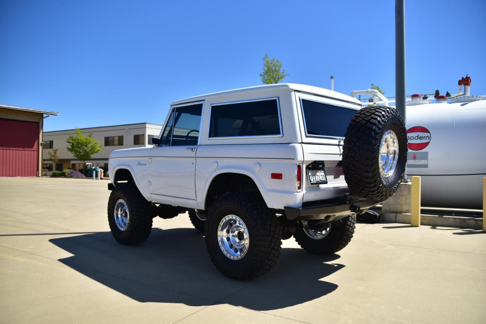 1971 White /Black / Grey Ford Bronco (U15GLK86693) with an 302 engine, np 435 4 speed transmission, located at 2630 Grass Valley Highway, Auburn, CA, 95603, (530) 508-5100, 38.937893, -121.095482 - 1971 FORD BRONCO BUILD CALIFORNIA BRONCO HARD TOP AND NO RUST REBUILT 302 WITH PERFORMANCE CAM, EDELBROCK MANIFOLD, HOLLEY AVENGER 650 CARB & MSD IGNITION NP 435 4 SPEED WITH WILD HORSE BILLET SHIFT EXTENDER DANA 20 WITH WILD HORSE TWIN STICK TRANSFER CASE NEW PAINLESS WIRING HARNESS RHINO LIN - Photo#202