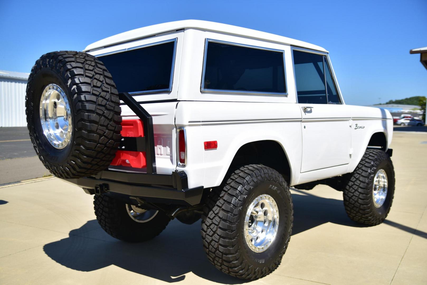1971 White /Black / Grey Ford Bronco (U15GLK86693) with an 302 engine, np 435 4 speed transmission, located at 2630 Grass Valley Highway, Auburn, CA, 95603, (530) 508-5100, 38.937893, -121.095482 - 1971 FORD BRONCO BUILD CALIFORNIA BRONCO HARD TOP AND NO RUST REBUILT 302 WITH PERFORMANCE CAM, EDELBROCK MANIFOLD, HOLLEY AVENGER 650 CARB & MSD IGNITION NP 435 4 SPEED WITH WILD HORSE BILLET SHIFT EXTENDER DANA 20 WITH WILD HORSE TWIN STICK TRANSFER CASE NEW PAINLESS WIRING HARNESS RHINO LIN - Photo#205