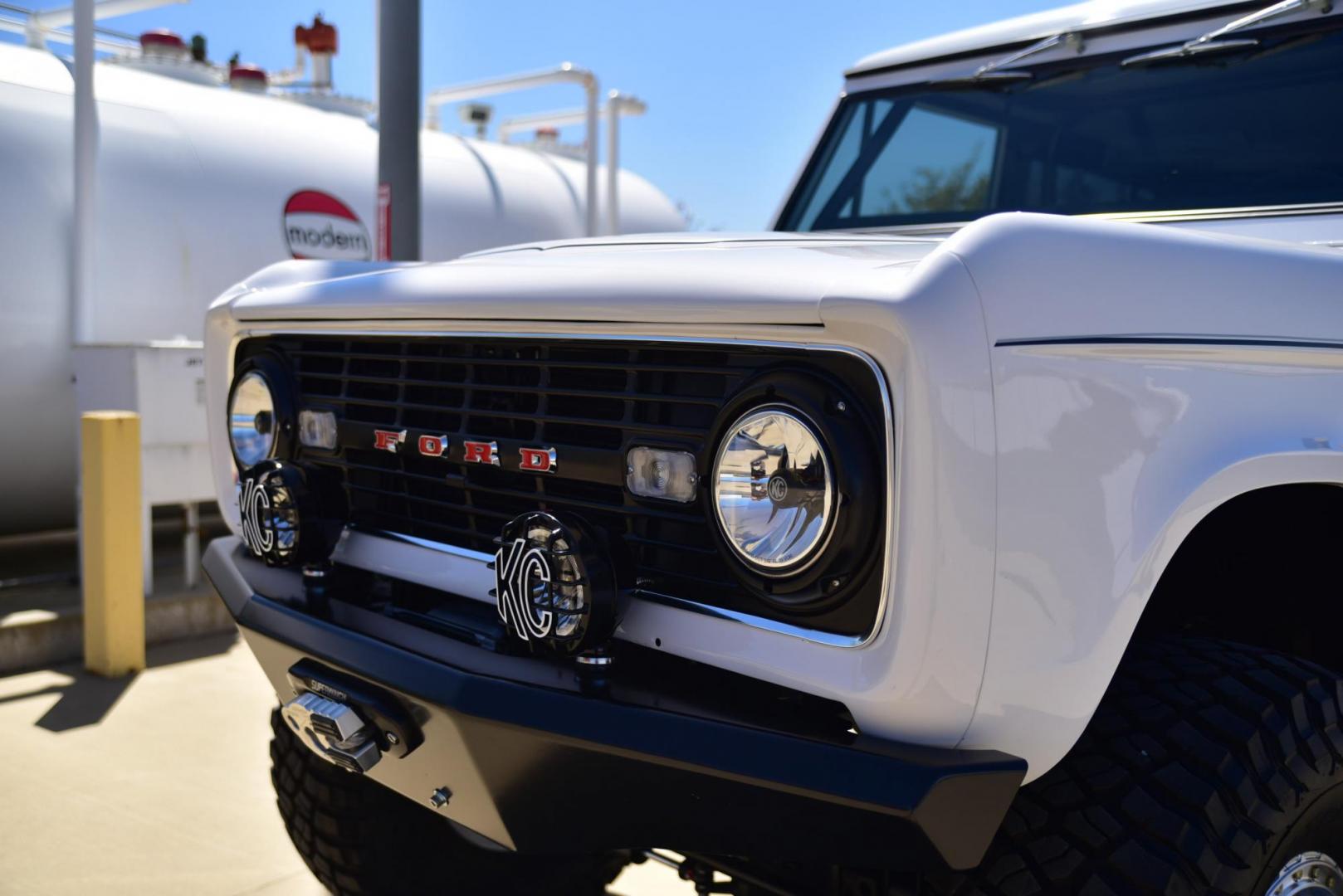 1971 White /Black / Grey Ford Bronco (U15GLK86693) with an 302 engine, np 435 4 speed transmission, located at 2630 Grass Valley Highway, Auburn, CA, 95603, (530) 508-5100, 38.937893, -121.095482 - 1971 FORD BRONCO BUILD CALIFORNIA BRONCO HARD TOP AND NO RUST REBUILT 302 WITH PERFORMANCE CAM, EDELBROCK MANIFOLD, HOLLEY AVENGER 650 CARB & MSD IGNITION NP 435 4 SPEED WITH WILD HORSE BILLET SHIFT EXTENDER DANA 20 WITH WILD HORSE TWIN STICK TRANSFER CASE NEW PAINLESS WIRING HARNESS RHINO LIN - Photo#206