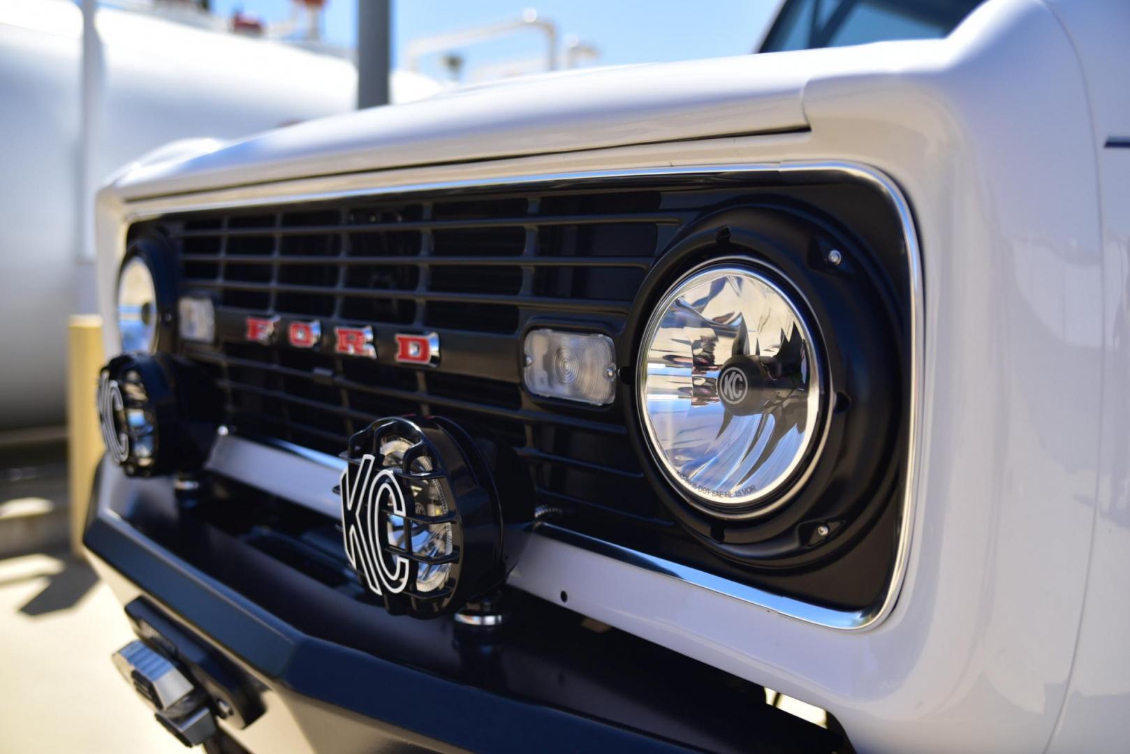1971 White /Black / Grey Ford Bronco (U15GLK86693) with an 302 engine, np 435 4 speed transmission, located at 2630 Grass Valley Highway, Auburn, CA, 95603, (530) 508-5100, 38.937893, -121.095482 - 1971 FORD BRONCO BUILD CALIFORNIA BRONCO HARD TOP AND NO RUST REBUILT 302 WITH PERFORMANCE CAM, EDELBROCK MANIFOLD, HOLLEY AVENGER 650 CARB & MSD IGNITION NP 435 4 SPEED WITH WILD HORSE BILLET SHIFT EXTENDER DANA 20 WITH WILD HORSE TWIN STICK TRANSFER CASE NEW PAINLESS WIRING HARNESS RHINO LIN - Photo#207