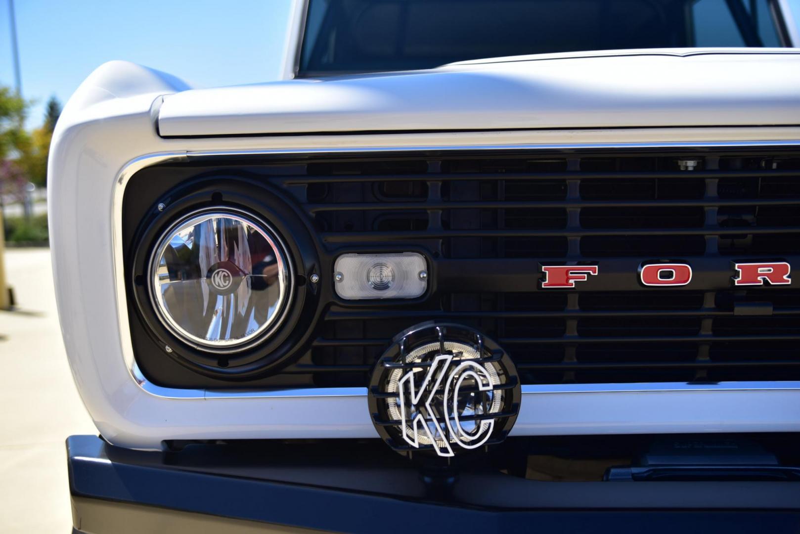 1971 White /Black / Grey Ford Bronco (U15GLK86693) with an 302 engine, np 435 4 speed transmission, located at 2630 Grass Valley Highway, Auburn, CA, 95603, (530) 508-5100, 38.937893, -121.095482 - 1971 FORD BRONCO BUILD CALIFORNIA BRONCO HARD TOP AND NO RUST REBUILT 302 WITH PERFORMANCE CAM, EDELBROCK MANIFOLD, HOLLEY AVENGER 650 CARB & MSD IGNITION NP 435 4 SPEED WITH WILD HORSE BILLET SHIFT EXTENDER DANA 20 WITH WILD HORSE TWIN STICK TRANSFER CASE NEW PAINLESS WIRING HARNESS RHINO LIN - Photo#210