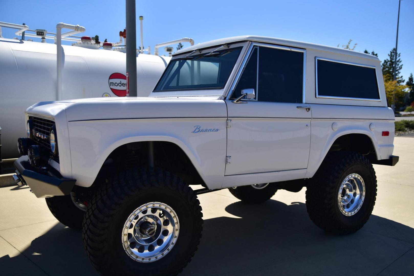 1971 White /Black / Grey Ford Bronco (U15GLK86693) with an 302 engine, np 435 4 speed transmission, located at 2630 Grass Valley Highway, Auburn, CA, 95603, (530) 508-5100, 38.937893, -121.095482 - 1971 FORD BRONCO BUILD CALIFORNIA BRONCO HARD TOP AND NO RUST REBUILT 302 WITH PERFORMANCE CAM, EDELBROCK MANIFOLD, HOLLEY AVENGER 650 CARB & MSD IGNITION NP 435 4 SPEED WITH WILD HORSE BILLET SHIFT EXTENDER DANA 20 WITH WILD HORSE TWIN STICK TRANSFER CASE NEW PAINLESS WIRING HARNESS RHINO LIN - Photo#215
