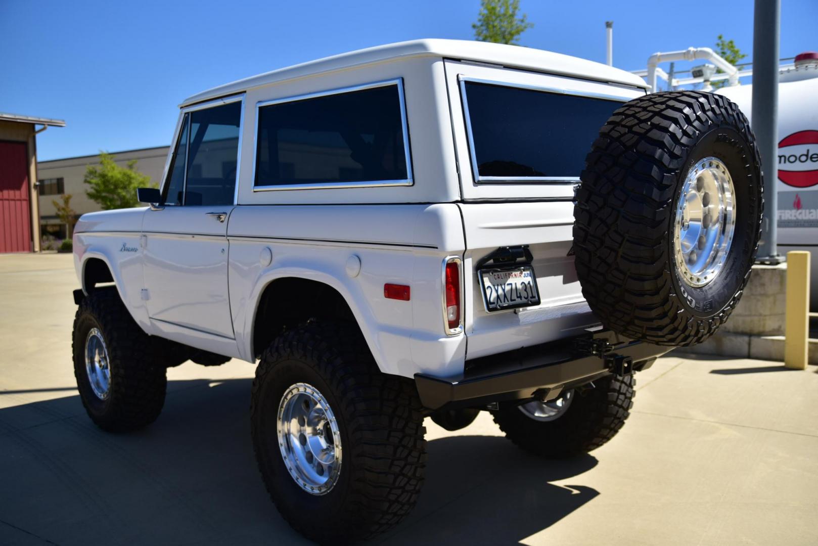 1971 White /Black / Grey Ford Bronco (U15GLK86693) with an 302 engine, np 435 4 speed transmission, located at 2630 Grass Valley Highway, Auburn, CA, 95603, (530) 508-5100, 38.937893, -121.095482 - 1971 FORD BRONCO BUILD CALIFORNIA BRONCO HARD TOP AND NO RUST REBUILT 302 WITH PERFORMANCE CAM, EDELBROCK MANIFOLD, HOLLEY AVENGER 650 CARB & MSD IGNITION NP 435 4 SPEED WITH WILD HORSE BILLET SHIFT EXTENDER DANA 20 WITH WILD HORSE TWIN STICK TRANSFER CASE NEW PAINLESS WIRING HARNESS RHINO LIN - Photo#216