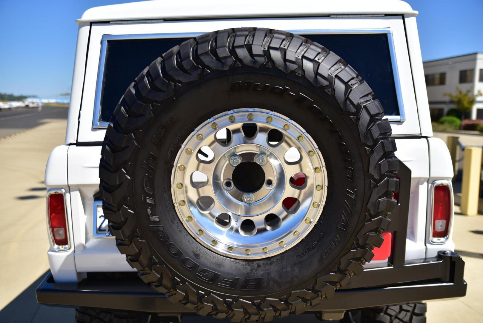 1971 White /Black / Grey Ford Bronco (U15GLK86693) with an 302 engine, np 435 4 speed transmission, located at 2630 Grass Valley Highway, Auburn, CA, 95603, (530) 508-5100, 38.937893, -121.095482 - 1971 FORD BRONCO BUILD CALIFORNIA BRONCO HARD TOP AND NO RUST REBUILT 302 WITH PERFORMANCE CAM, EDELBROCK MANIFOLD, HOLLEY AVENGER 650 CARB & MSD IGNITION NP 435 4 SPEED WITH WILD HORSE BILLET SHIFT EXTENDER DANA 20 WITH WILD HORSE TWIN STICK TRANSFER CASE NEW PAINLESS WIRING HARNESS RHINO LIN - Photo#220