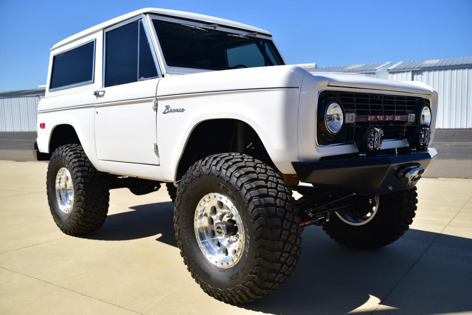 1971 White /Black / Grey Ford Bronco (U15GLK86693) with an 302 engine, np 435 4 speed transmission, located at 2630 Grass Valley Highway, Auburn, CA, 95603, (530) 508-5100, 38.937893, -121.095482 - 1971 FORD BRONCO BUILD CALIFORNIA BRONCO HARD TOP AND NO RUST REBUILT 302 WITH PERFORMANCE CAM, EDELBROCK MANIFOLD, HOLLEY AVENGER 650 CARB & MSD IGNITION NP 435 4 SPEED WITH WILD HORSE BILLET SHIFT EXTENDER DANA 20 WITH WILD HORSE TWIN STICK TRANSFER CASE NEW PAINLESS WIRING HARNESS RHINO LIN - Photo#228